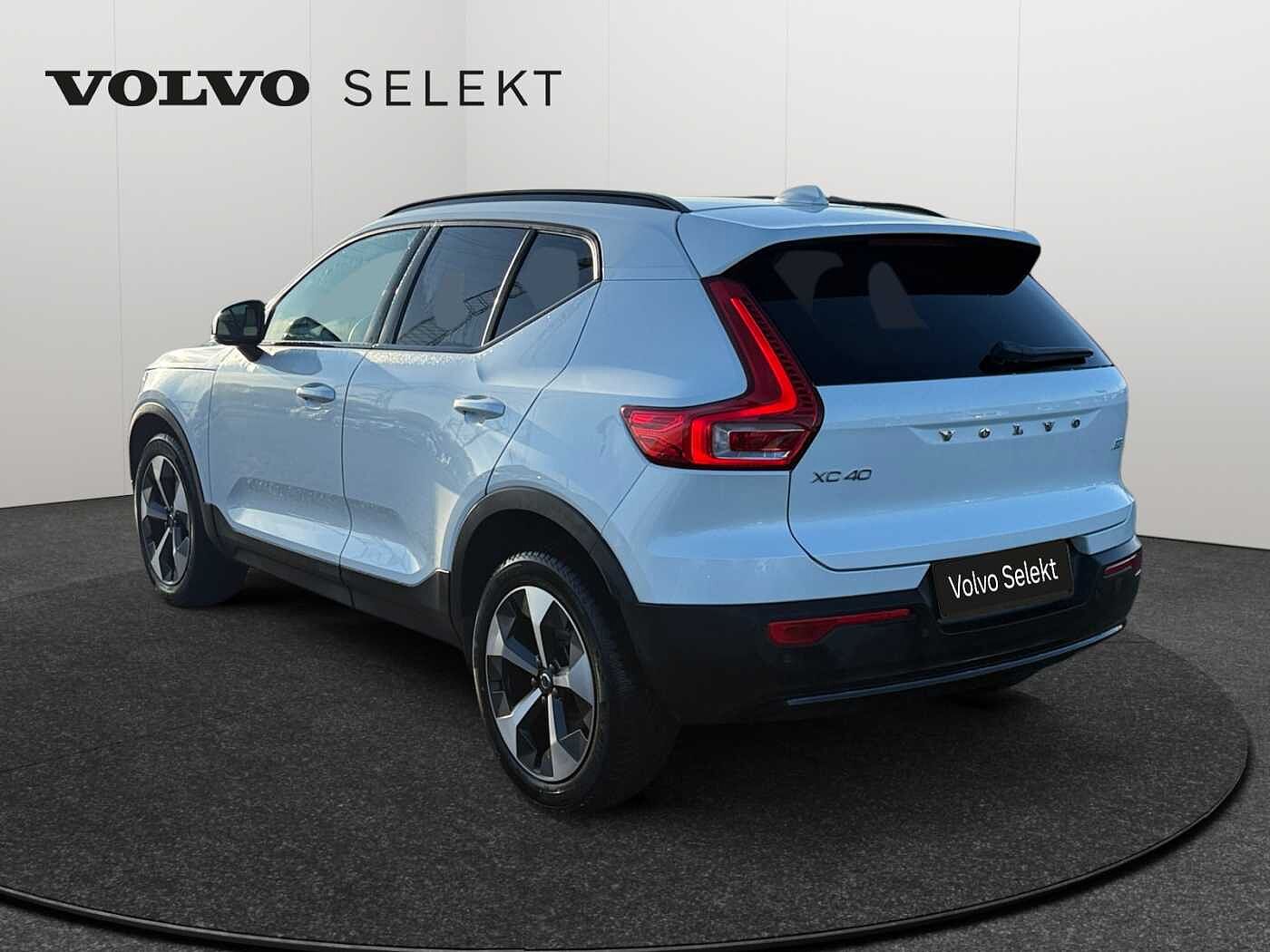 Volvo XC40 XC40 Plus, B3 Mild Hybrid, Essence, Dark
