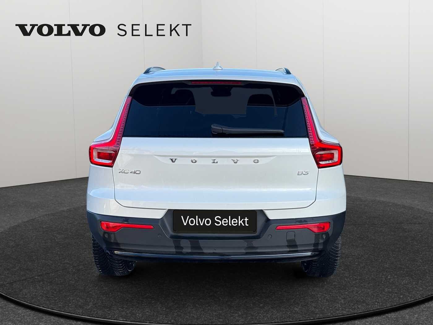 Volvo XC40 XC40 Plus, B3 Mild Hybrid, Essence, Dark