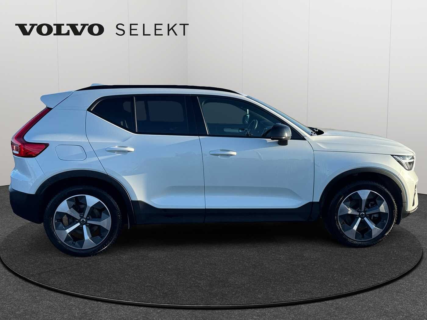 Volvo XC40 XC40 Plus, B3 Mild Hybrid, Essence, Dark