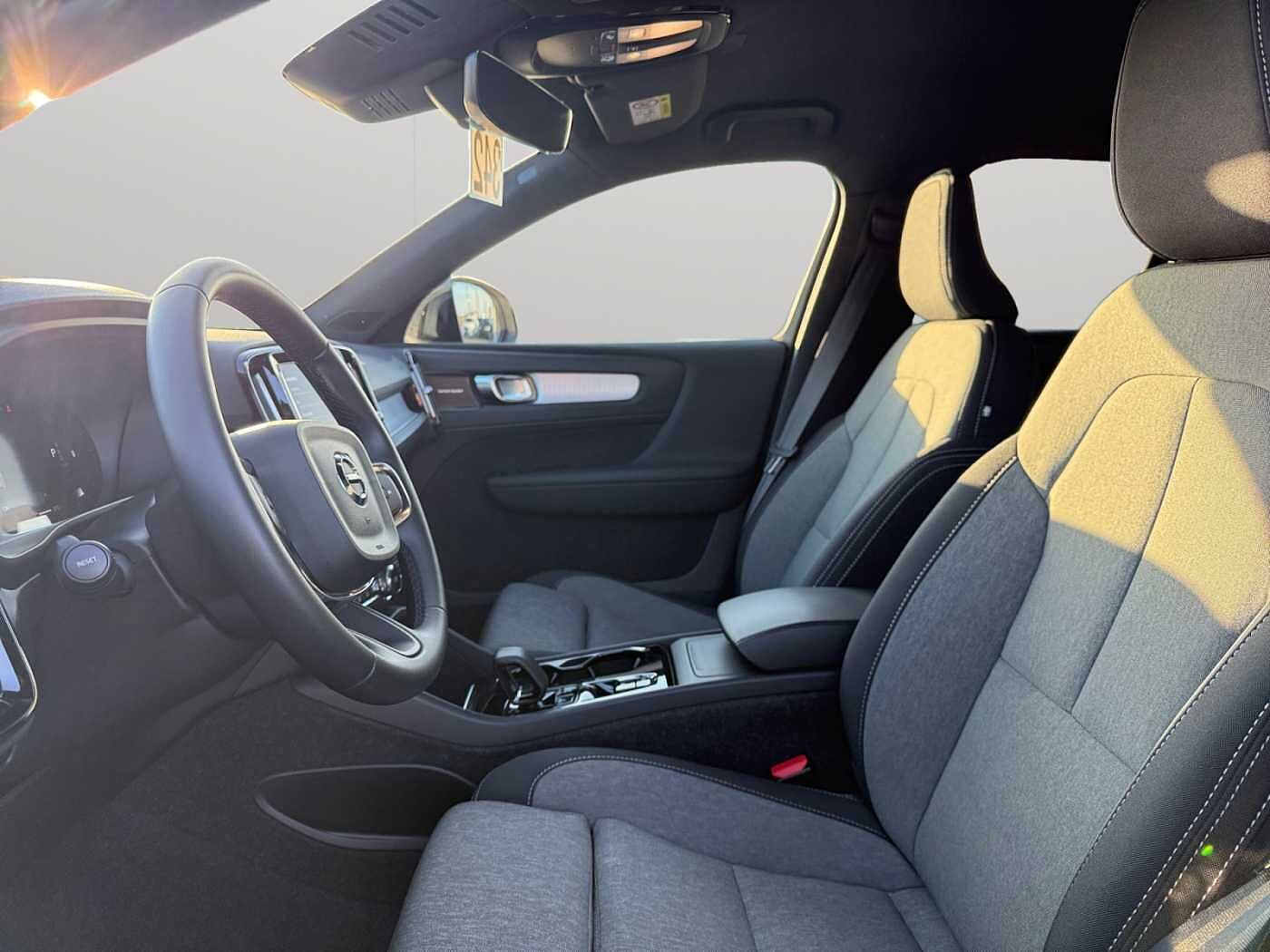 Volvo XC40 XC40 Plus, B3 Mild Hybrid, Essence, Dark