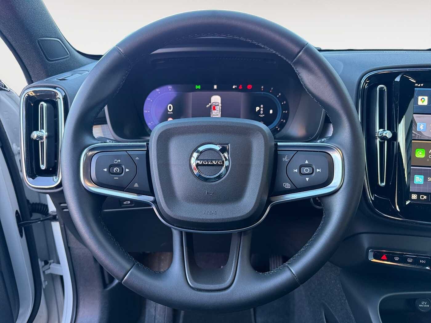 Volvo XC40 XC40 Plus, B3 Mild Hybrid, Essence, Dark