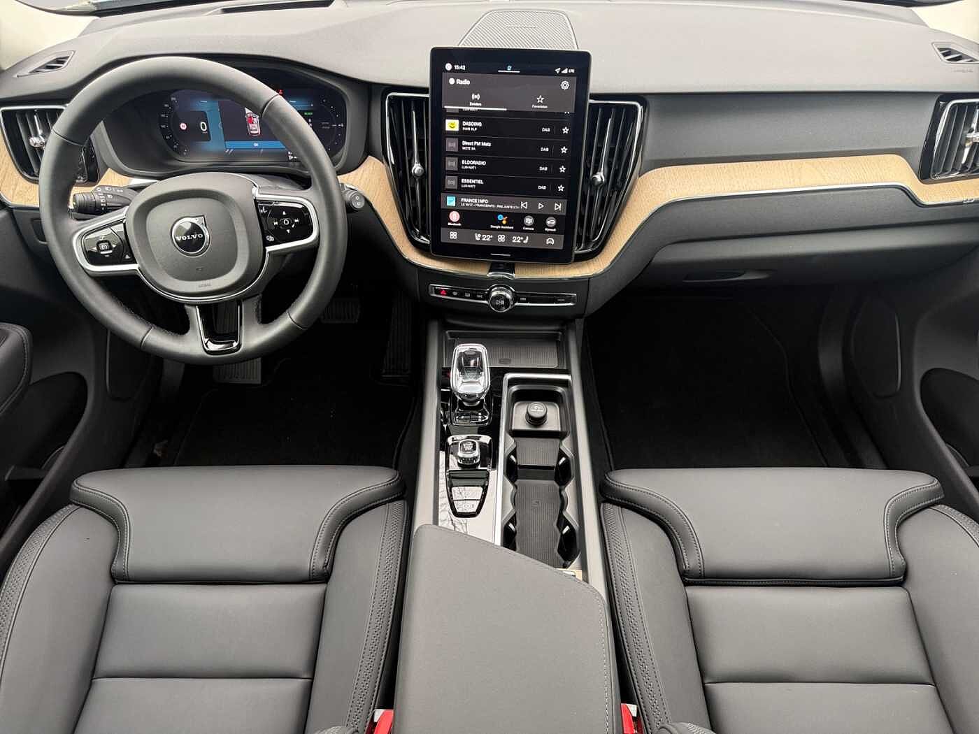 Volvo XC60 XC60 Plus, T6 AWD Plug-in Hybrid, Elektrisch/Benzin, Dark