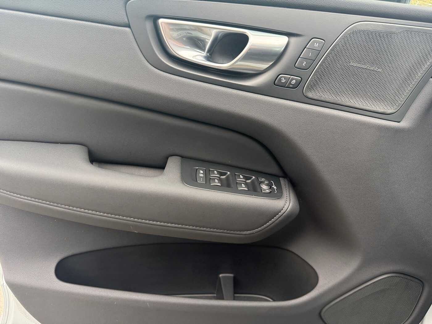 Volvo XC60 XC60 Plus, T6 AWD Plug-in Hybrid, Elektrisch/Benzin, Dark