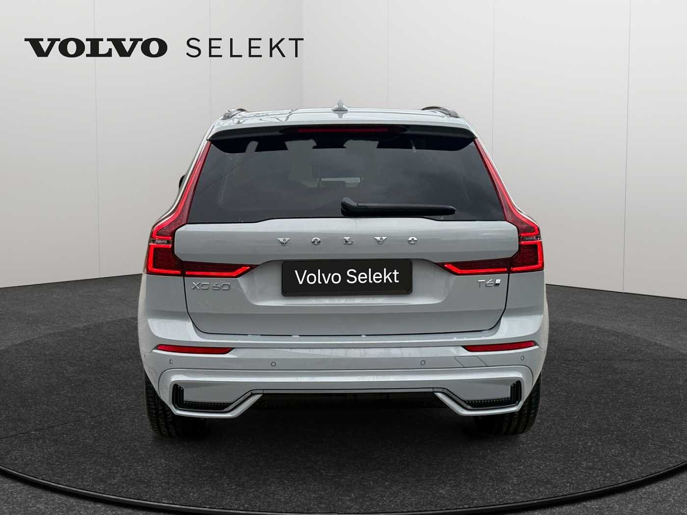 Volvo XC60 XC60 Plus, T6 AWD Plug-in Hybrid, Elektrisch/Benzin, Dark