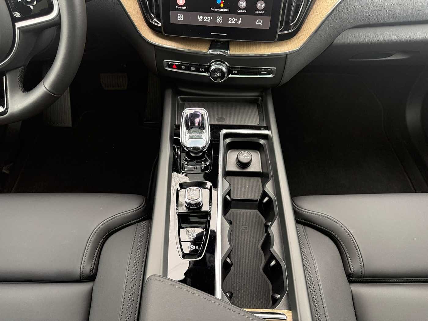 Volvo XC60 XC60 Plus, T6 AWD Plug-in Hybrid, Elektrisch/Benzin, Dark