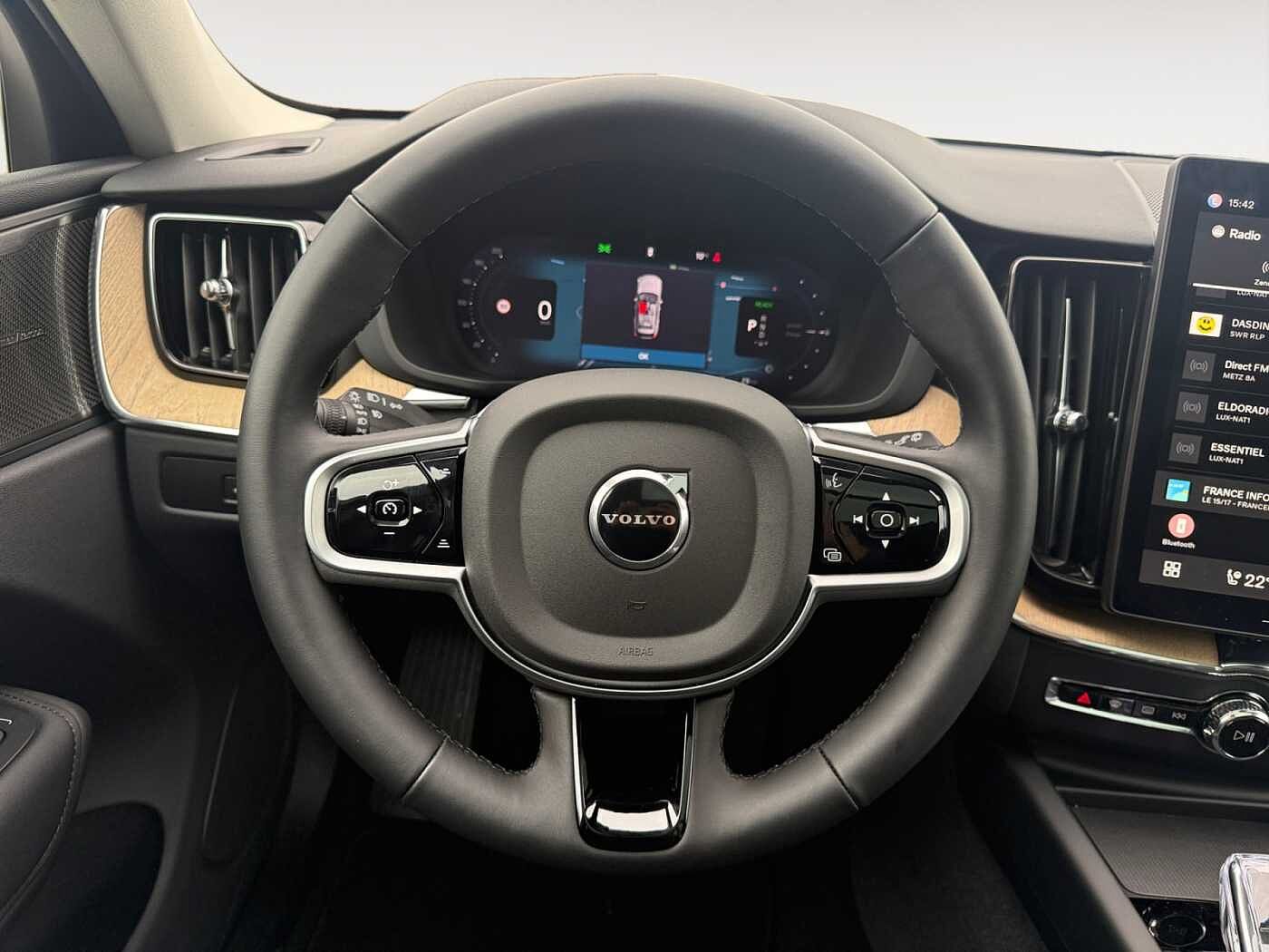 Volvo XC60 XC60 Plus, T6 AWD Plug-in Hybrid, Elektrisch/Benzin, Dark