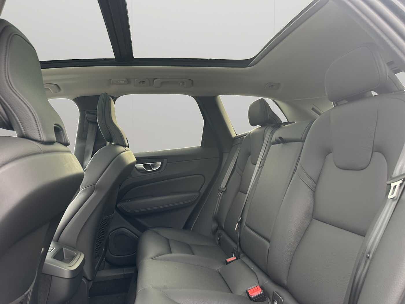 Volvo XC60 XC60 Plus, B4 AWD Mild Hybrid, Diesel, Dark