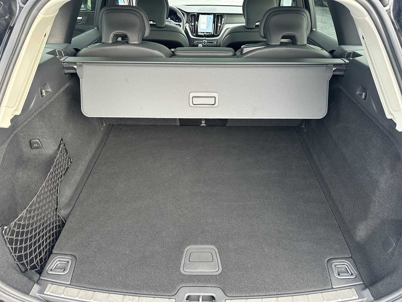 Volvo XC60 XC60 Plus, B4 AWD Mild Hybrid, Diesel, Dark