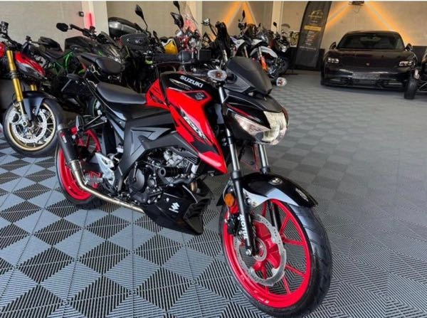 SUZUKI GSX S