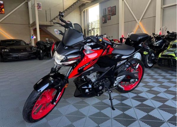 SUZUKI GSX S