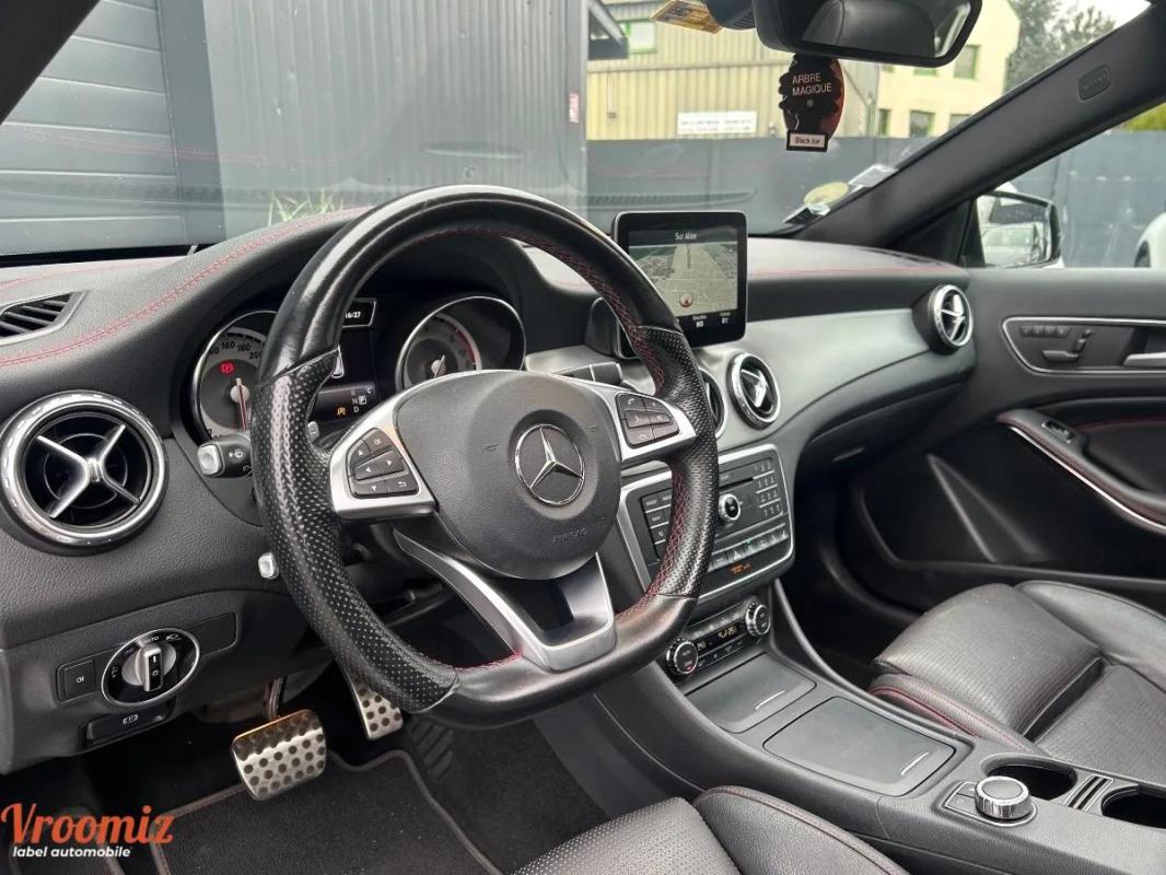Mercedes-Benz Gla 220d 177ch Fascination AMG 4-Matic 7G-DCT Toit ouvrant