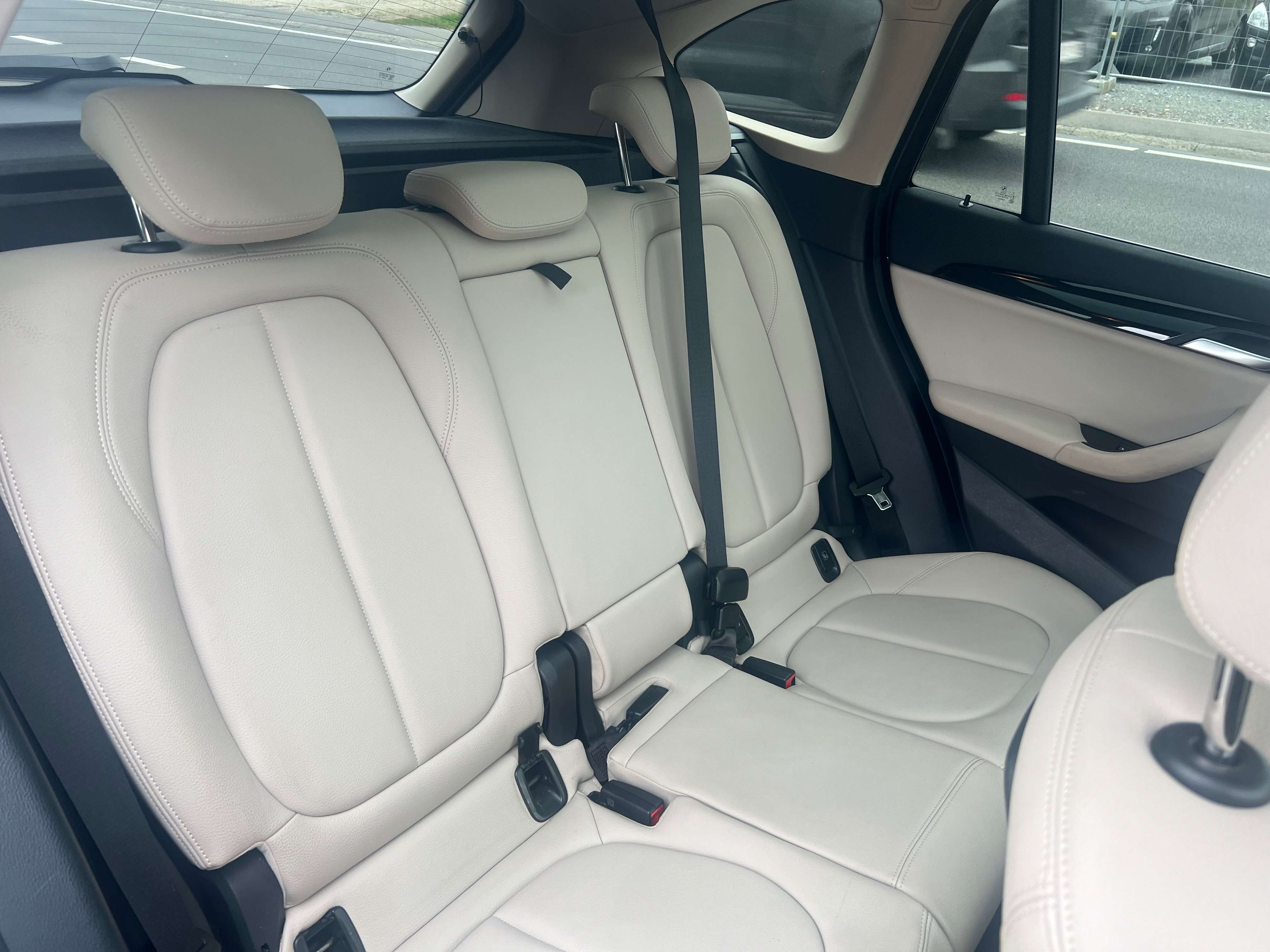 BMW X1 1.5iA sDrive18 OPF (EU6AP) 2035 CUIR TOIT PANO CREDIT 100% GARANTIE