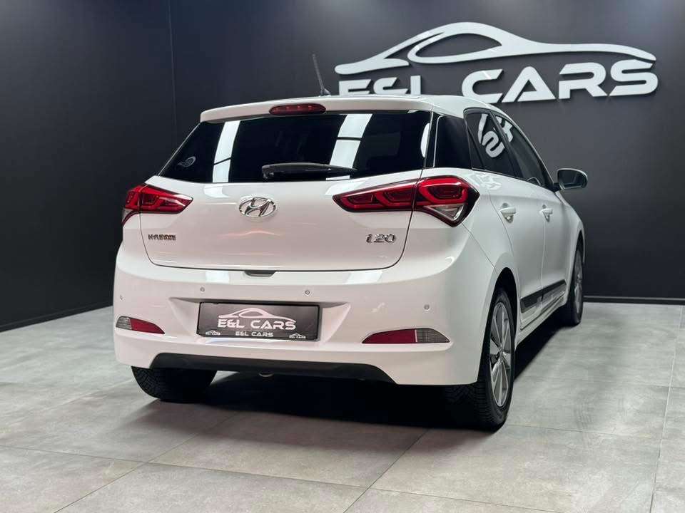 Hyundai i20 i20 1.4i **12 mois de garantie**