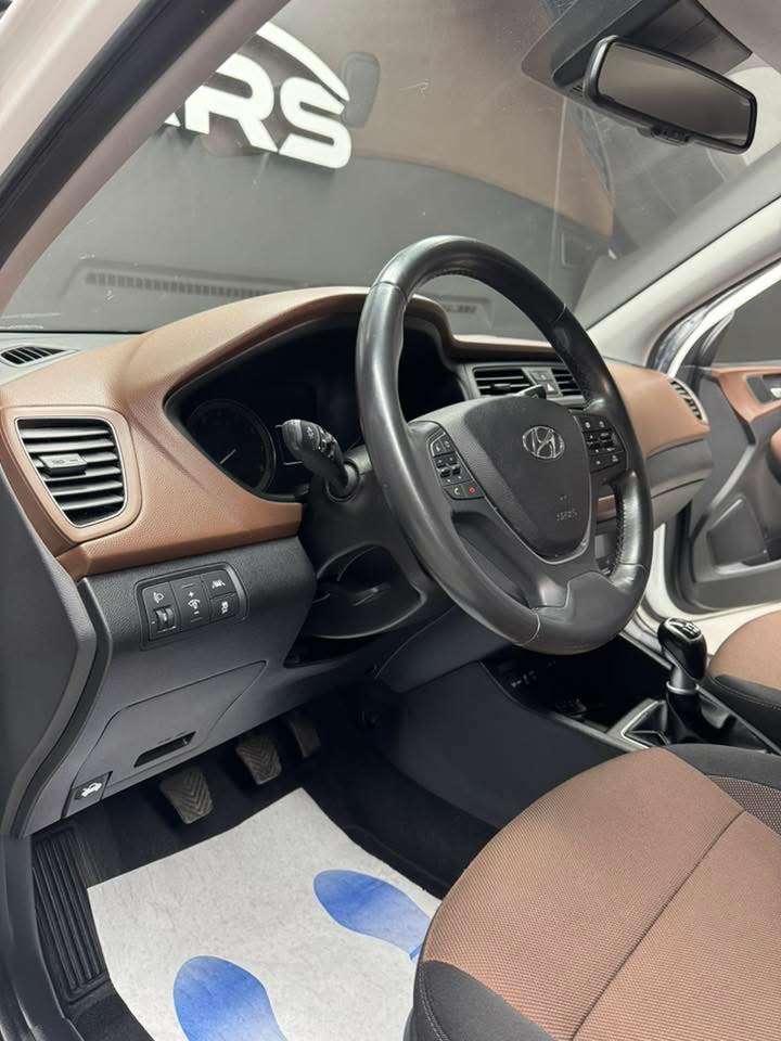 Hyundai i20 i20 1.4i **12 mois de garantie**
