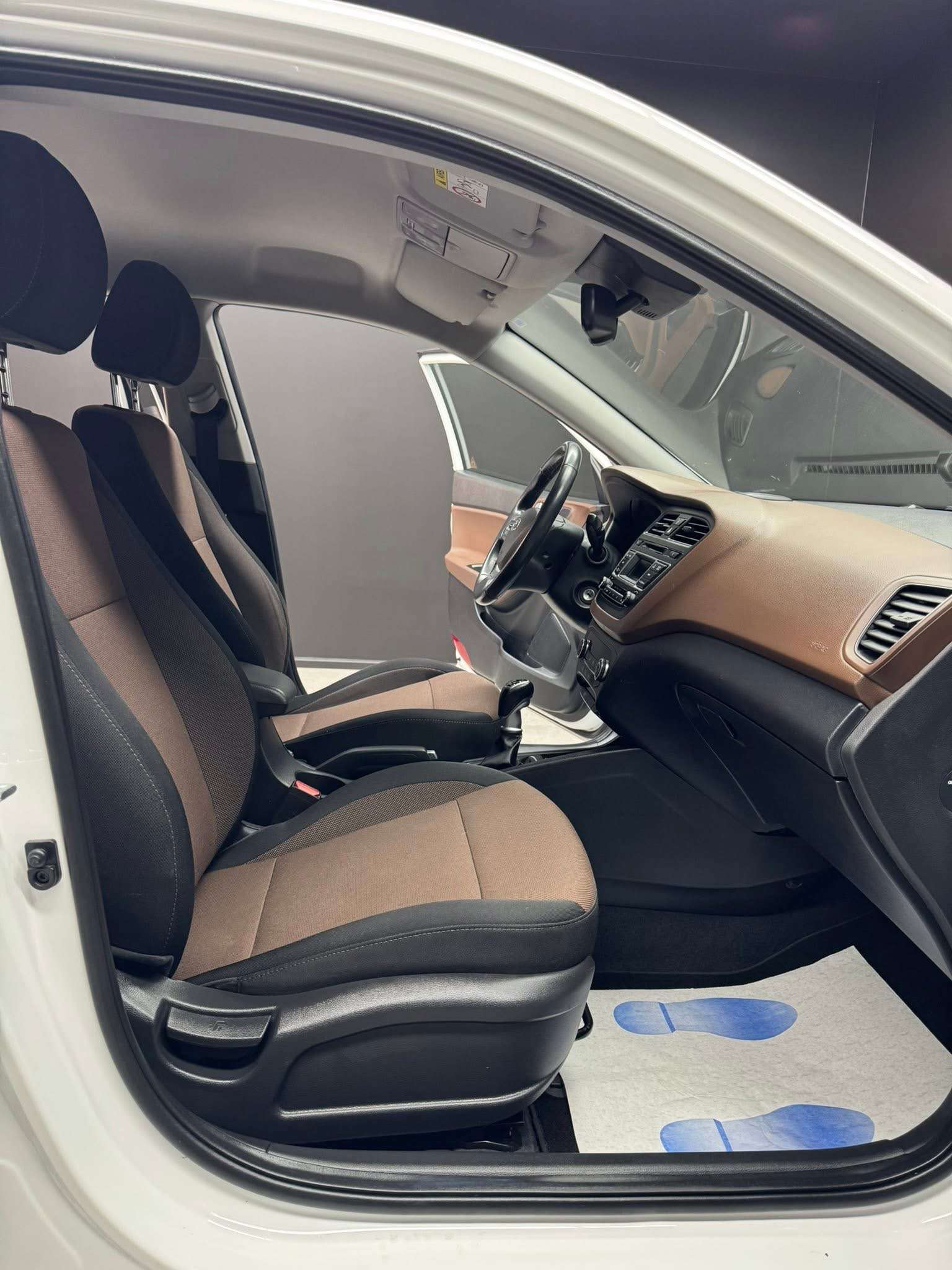 Hyundai i20 i20 1.4i **12 mois de garantie**