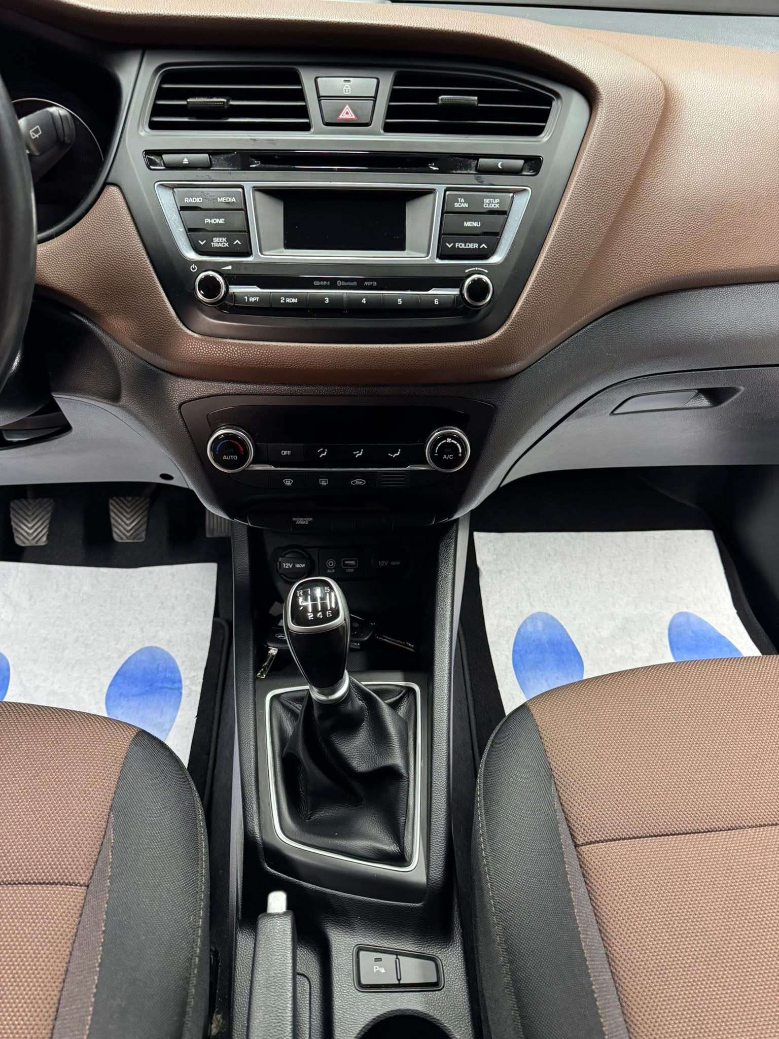 Hyundai i20 i20 1.4i **12 mois de garantie**