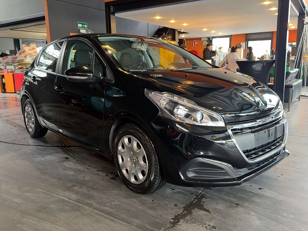 Peugeot 208 208 1.6 BlueHDi Allure/pret a immatriculer/12 mois de garantie