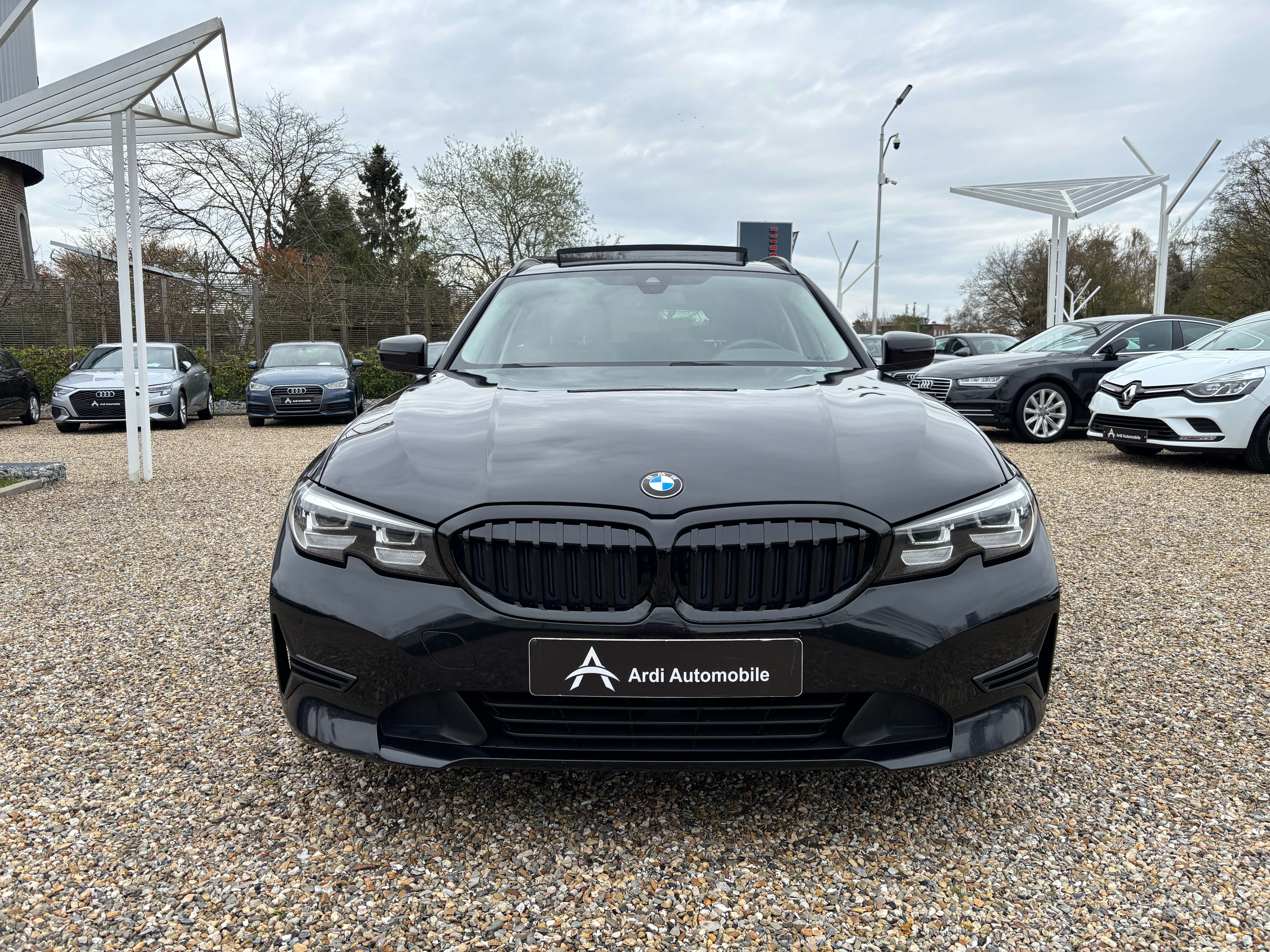BMW 318 Touring dA *CARPLAY*TOIT OUV+PANO*PARK ASSIST*GARANTIE*