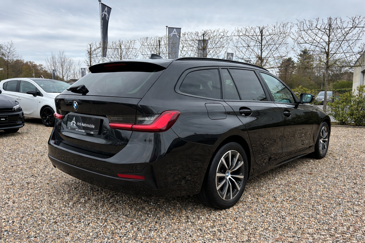 BMW 318 Touring dA *CARPLAY*TOIT OUV+PANO*PARK ASSIST*GARANTIE*