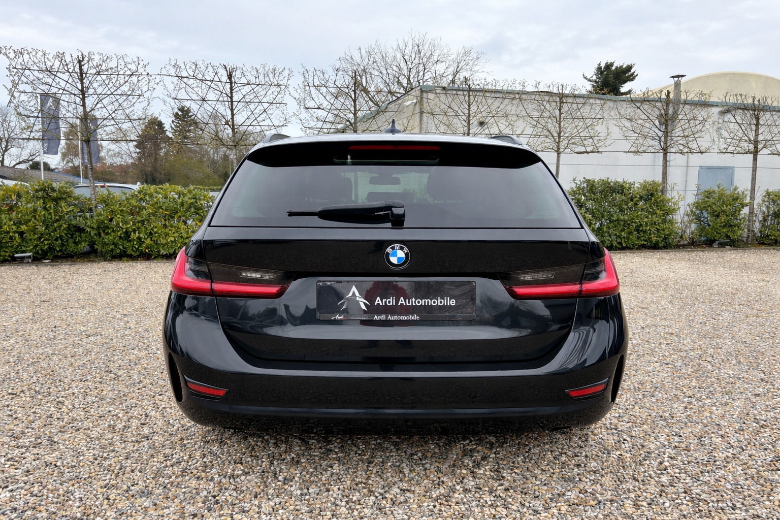 BMW 318 Touring dA *CARPLAY*TOIT OUV+PANO*PARK ASSIST*GARANTIE*