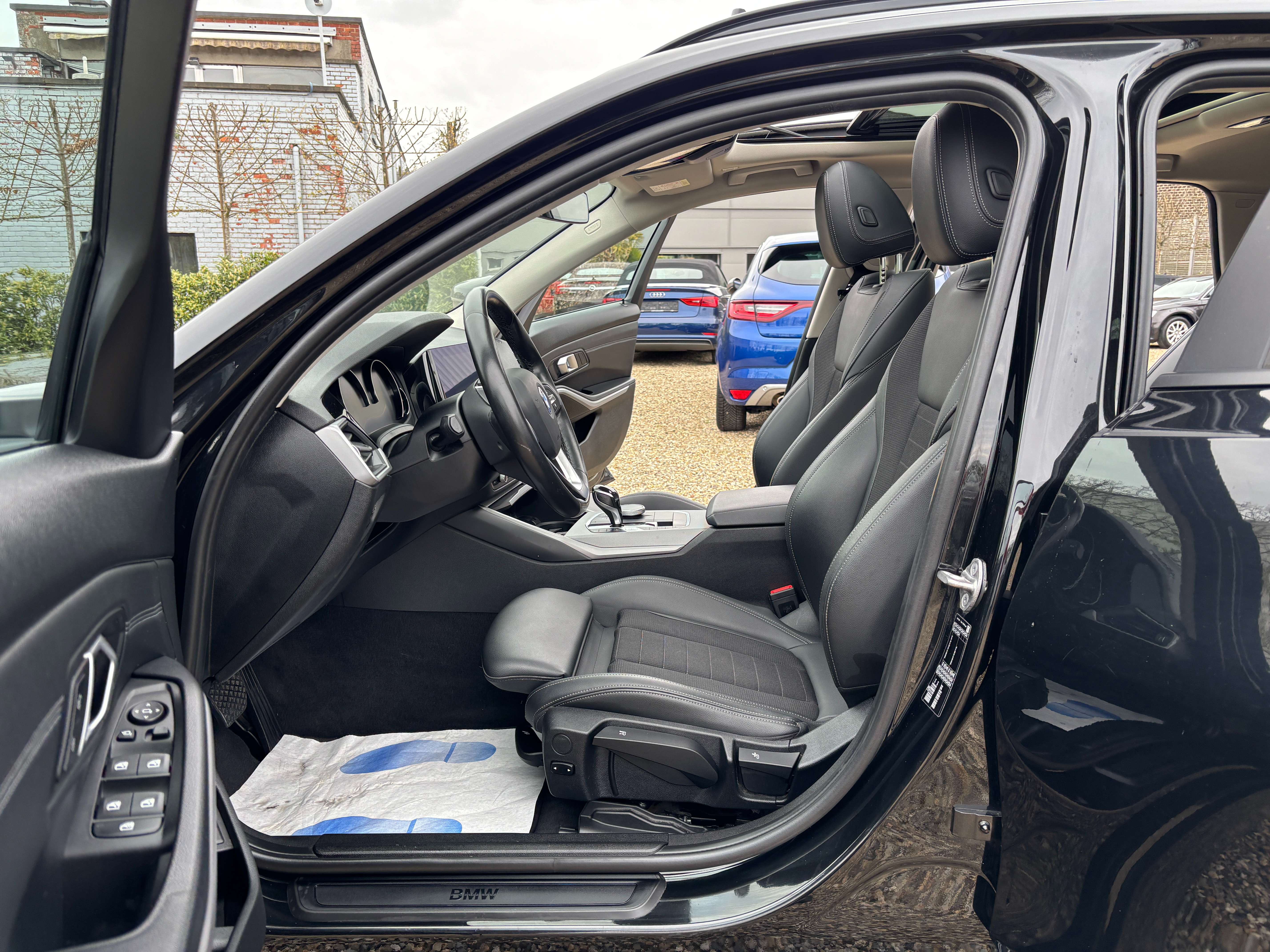 BMW 318 Touring dA *CARPLAY*TOIT OUV+PANO*PARK ASSIST*GARANTIE*