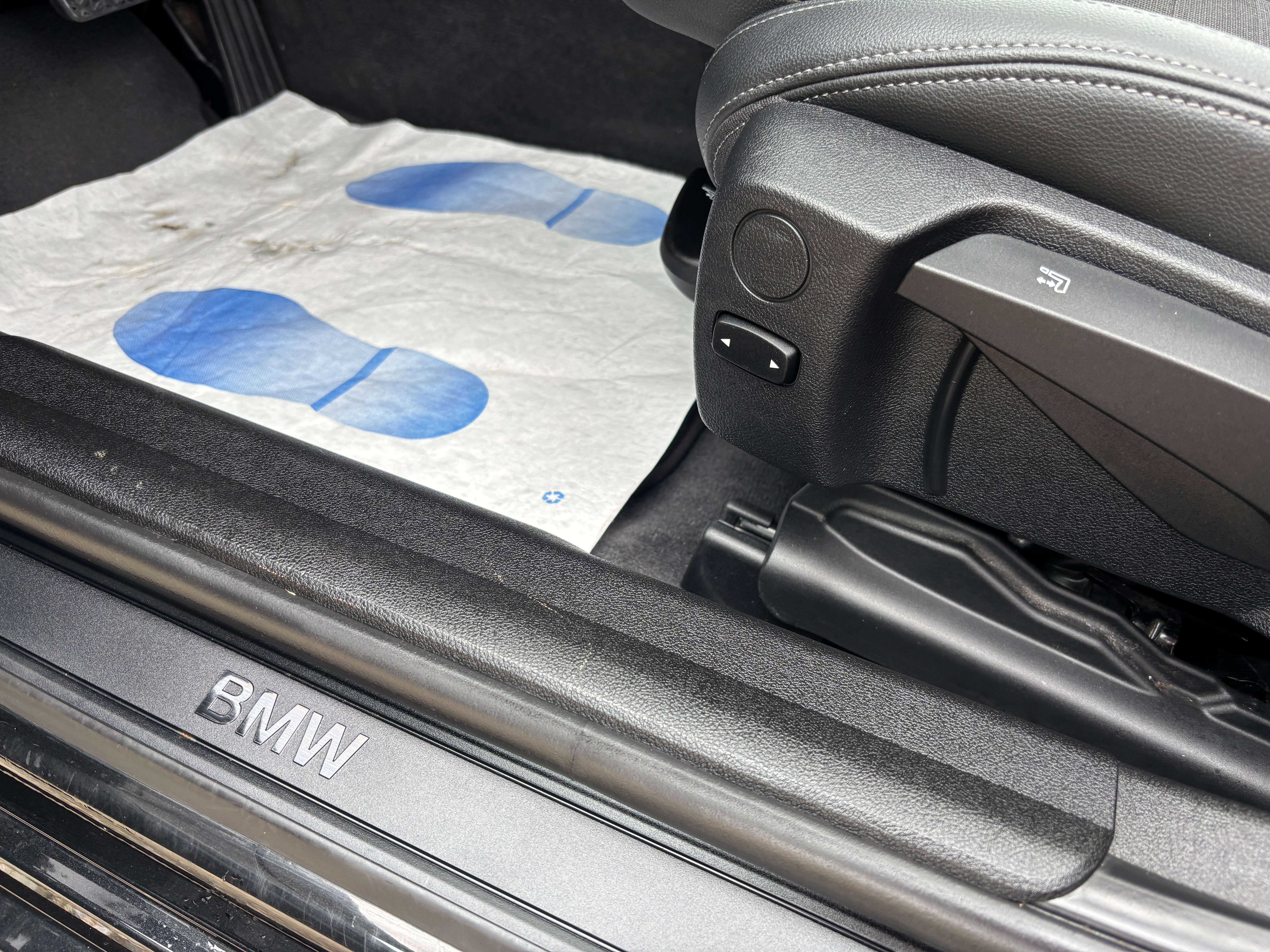 BMW 318 Touring dA *CARPLAY*TOIT OUV+PANO*PARK ASSIST*GARANTIE*