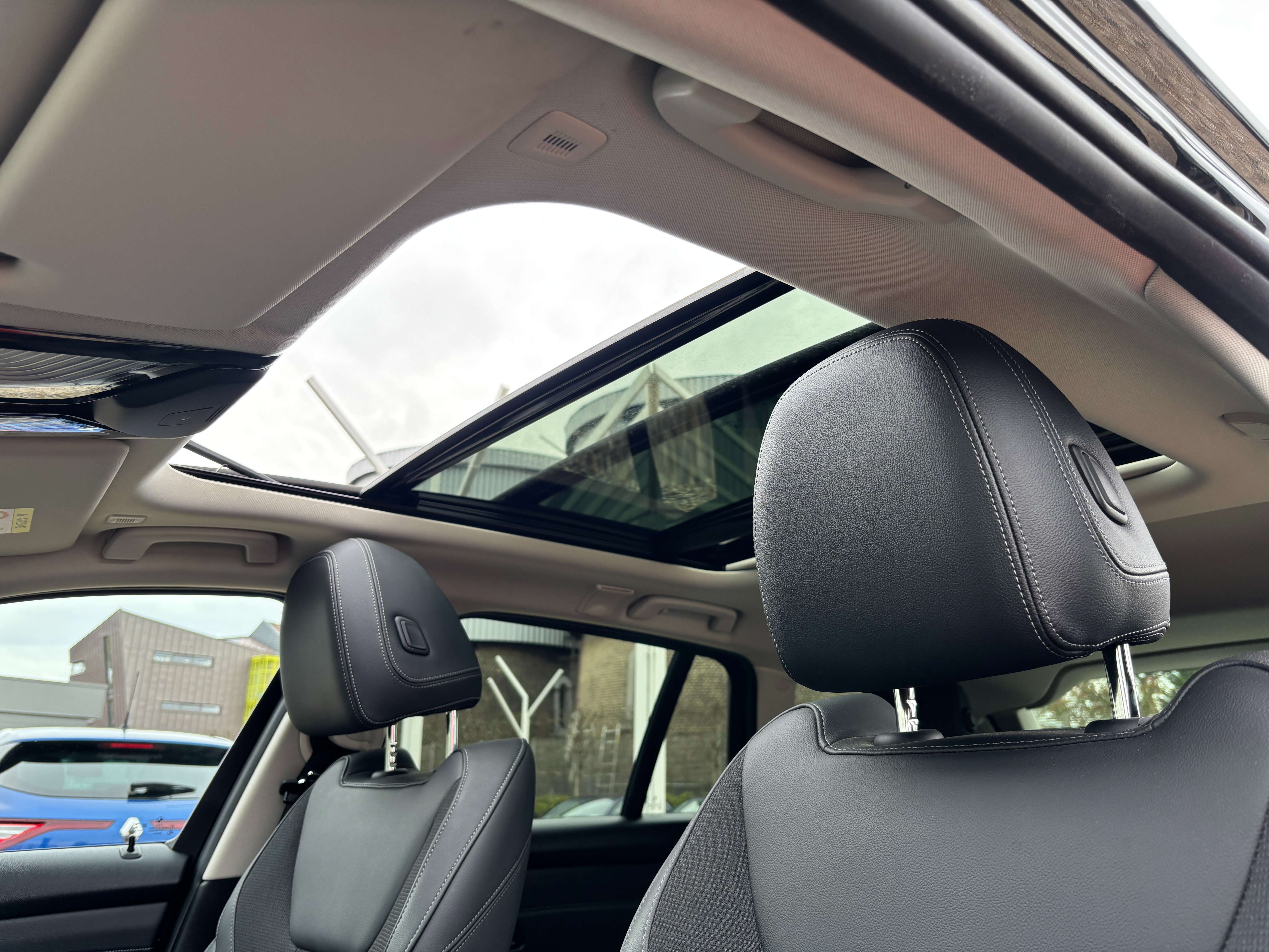 BMW 318 Touring dA *CARPLAY*TOIT OUV+PANO*PARK ASSIST*GARANTIE*