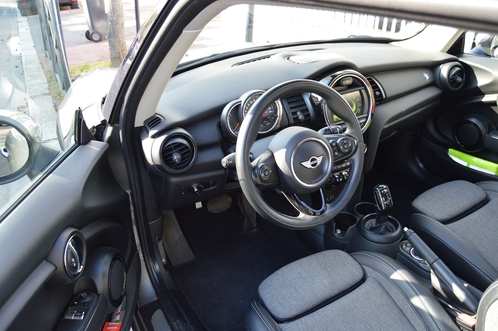 Mini MINI ONE 102CH BLACKFRIARS BVA7 112G