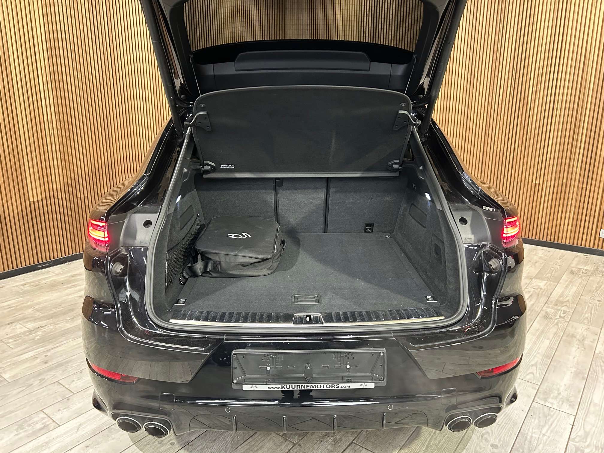 Porsche Cayenne E-Hybrid Coupé SportDesign Alu22"/Pano/Chrono/Cam360 *1j garantie*