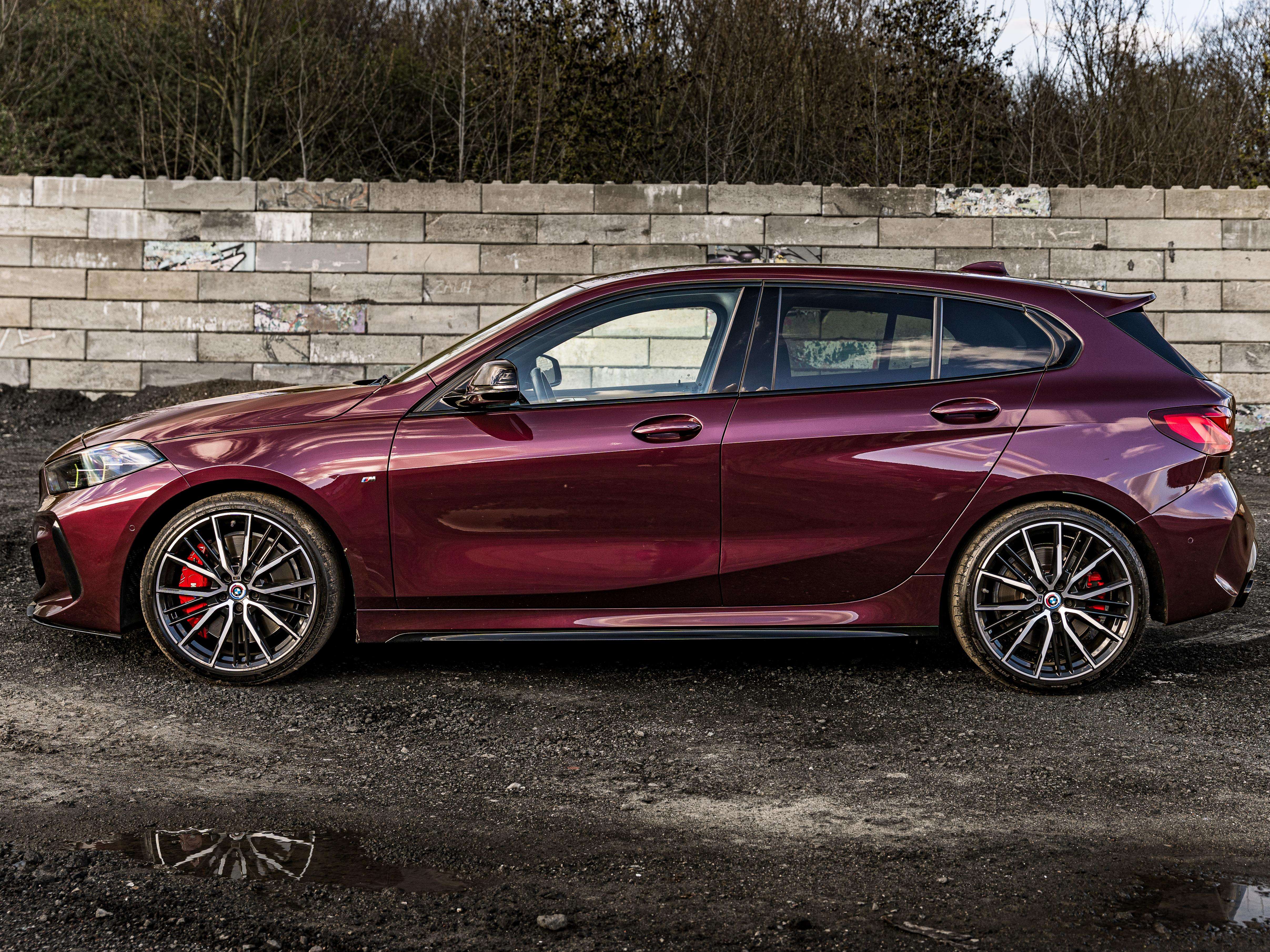 BMW 135 M PERFORMANCE PACKAGE*INDIVIDUAL WILDBERRY*SHADOW LINE*HUD*