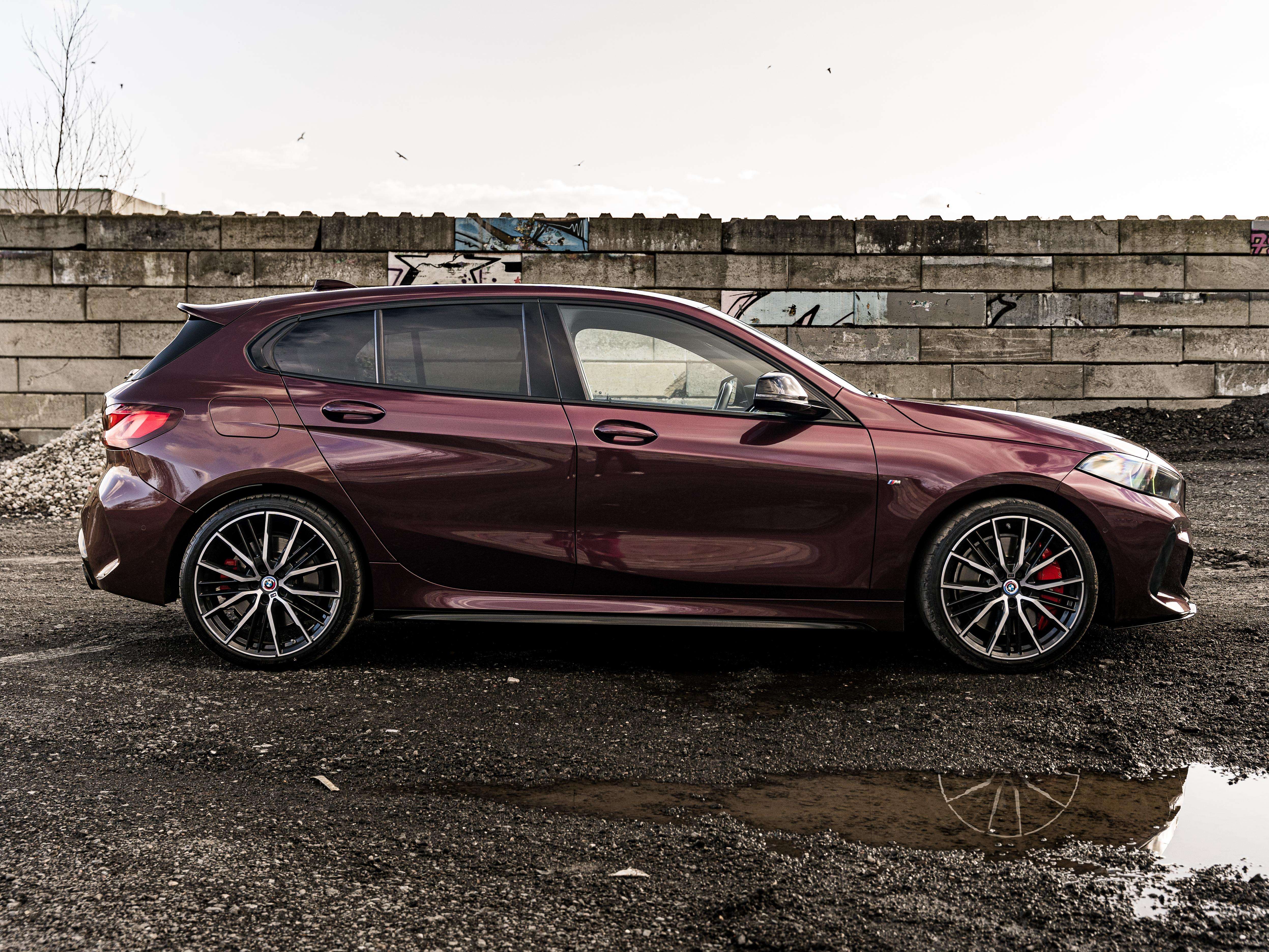 BMW 135 M PERFORMANCE PACKAGE*INDIVIDUAL WILDBERRY*SHADOW LINE*HUD*