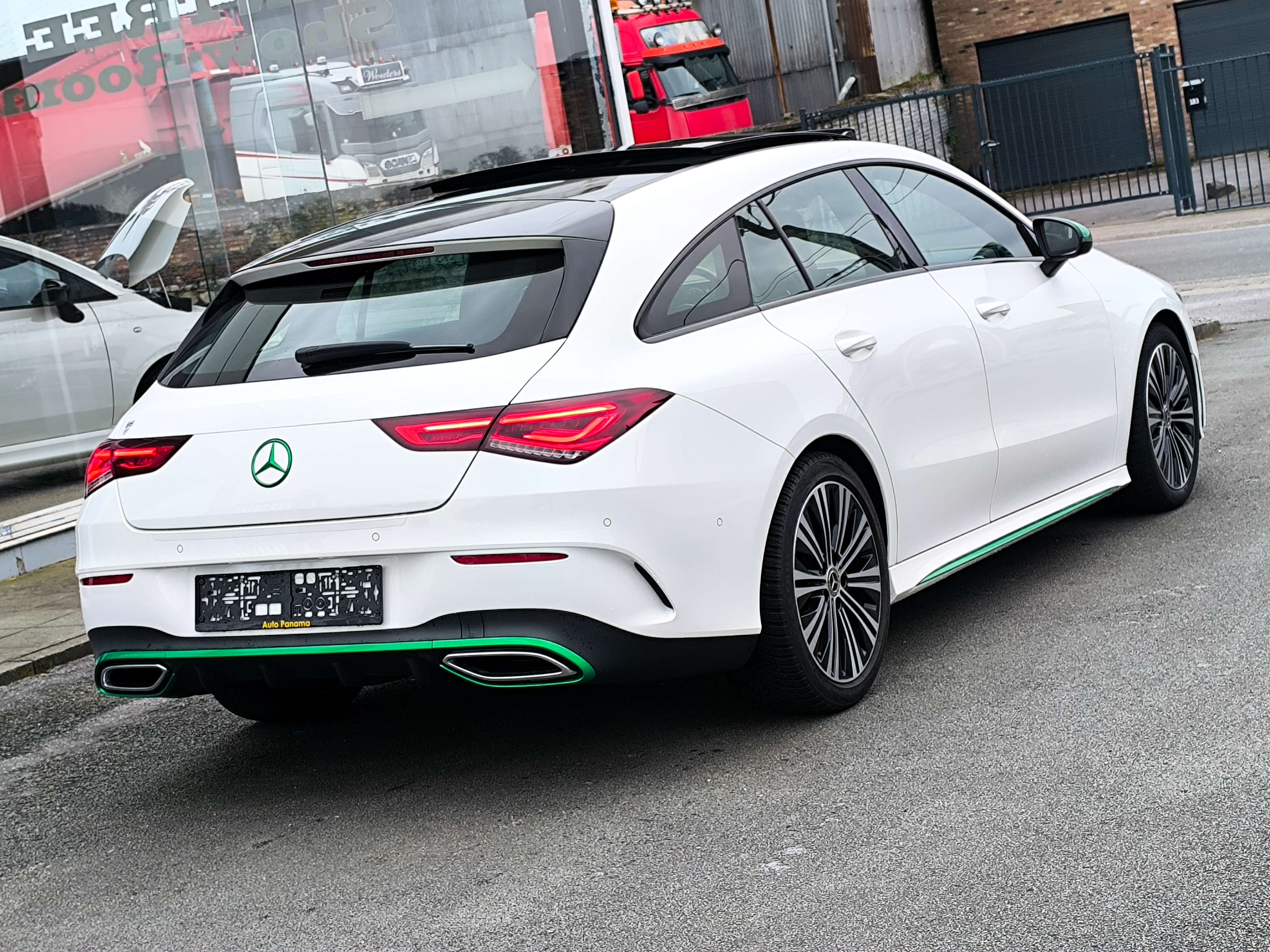 Mercedes-Benz CLA 180 SHOOTING BRAKE PACK AMG TOIT PANORAMIQUE CUIR GPS XENON GREEN ART