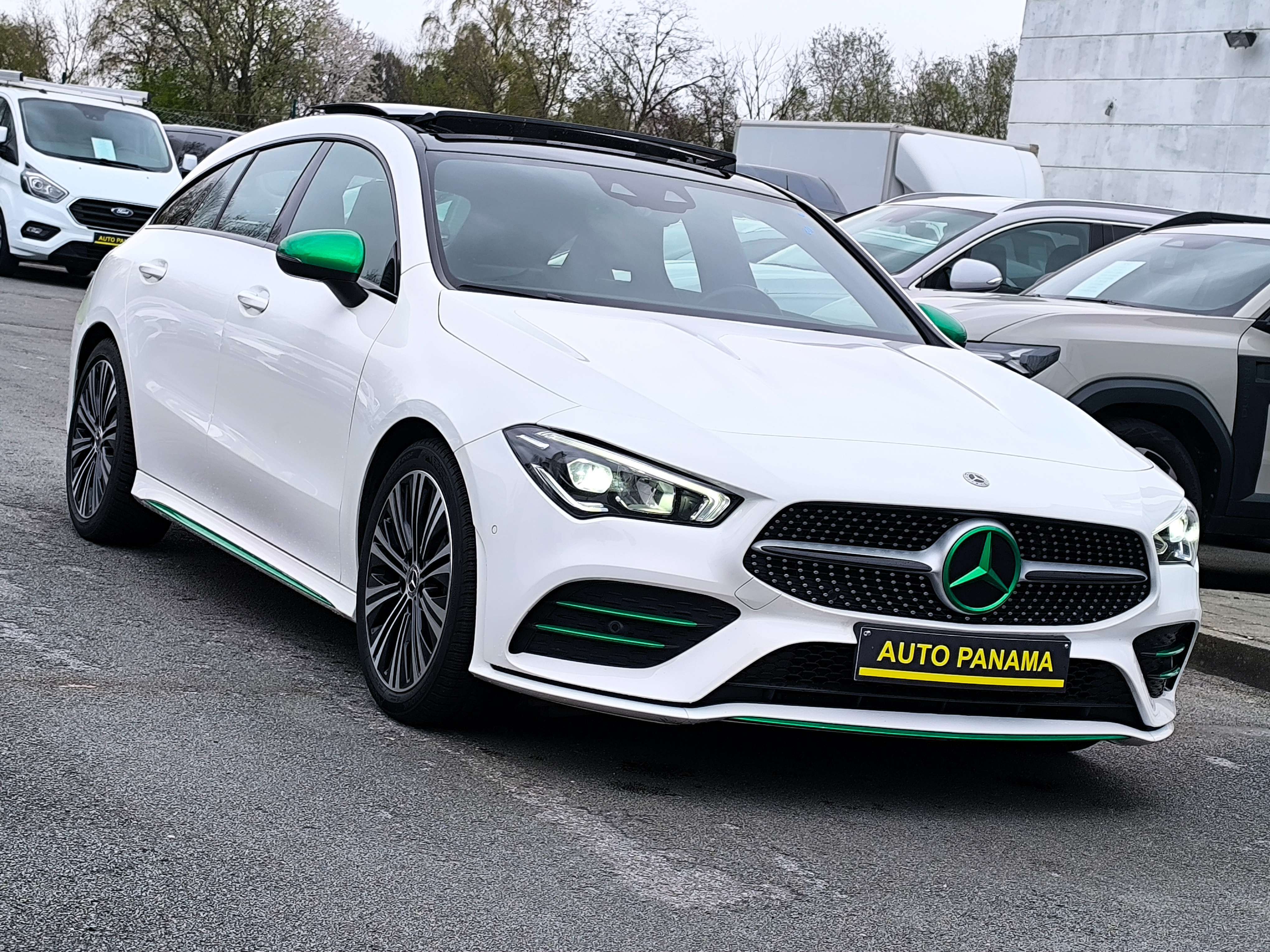 Mercedes-Benz CLA 180 SHOOTING BRAKE PACK AMG TOIT PANORAMIQUE CUIR GPS XENON GREEN ART