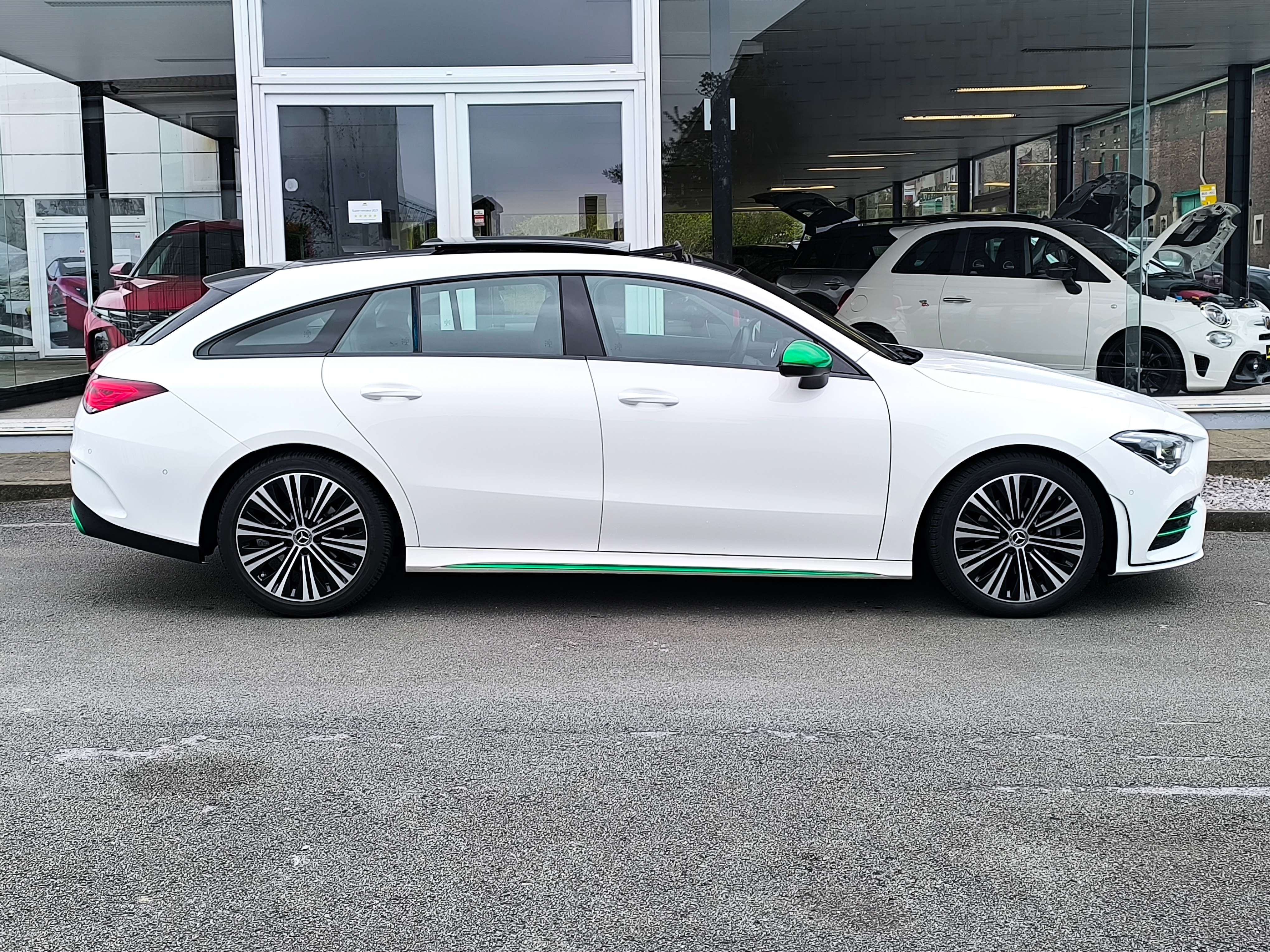 Mercedes-Benz CLA 180 SHOOTING BRAKE PACK AMG TOIT PANORAMIQUE CUIR GPS XENON GREEN ART