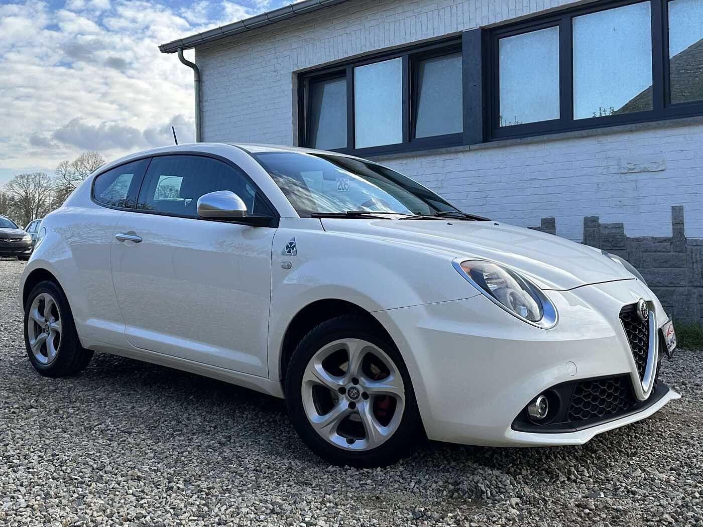 Alfa Romeo MiTo 1.4i Super FAIBLE EN TAXE/CLIM/BLUETOOTH/SENSOR/CRUISE/GARANTIE 12 MOIS