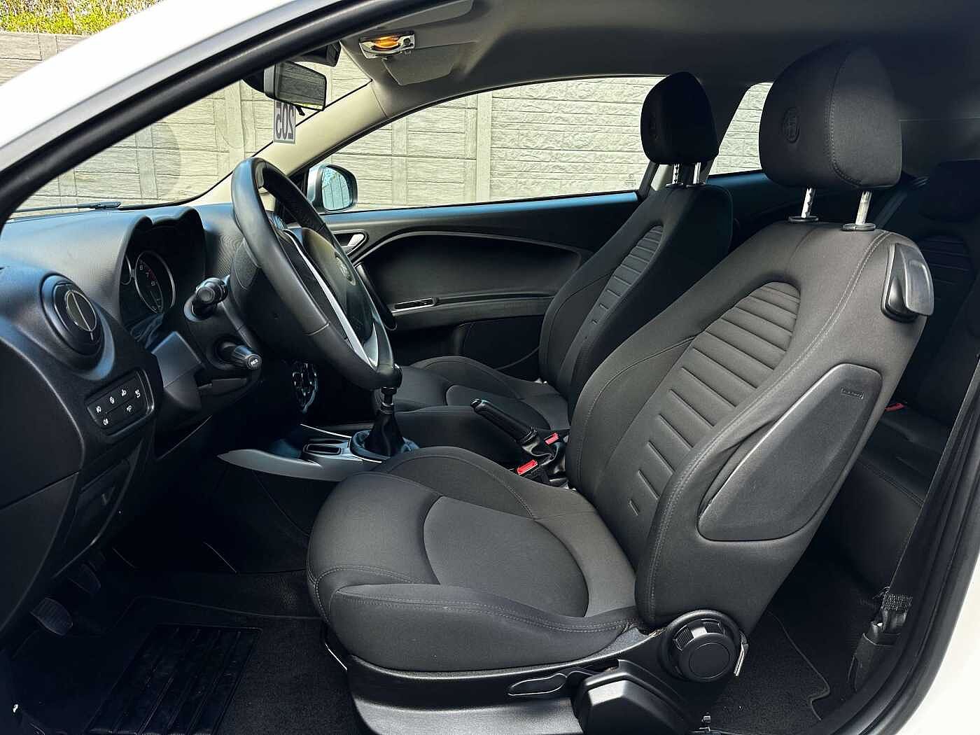 Alfa Romeo MiTo 1.4i Super FAIBLE EN TAXE/CLIM/BLUETOOTH/SENSOR/CRUISE/GARANTIE 12 MOIS