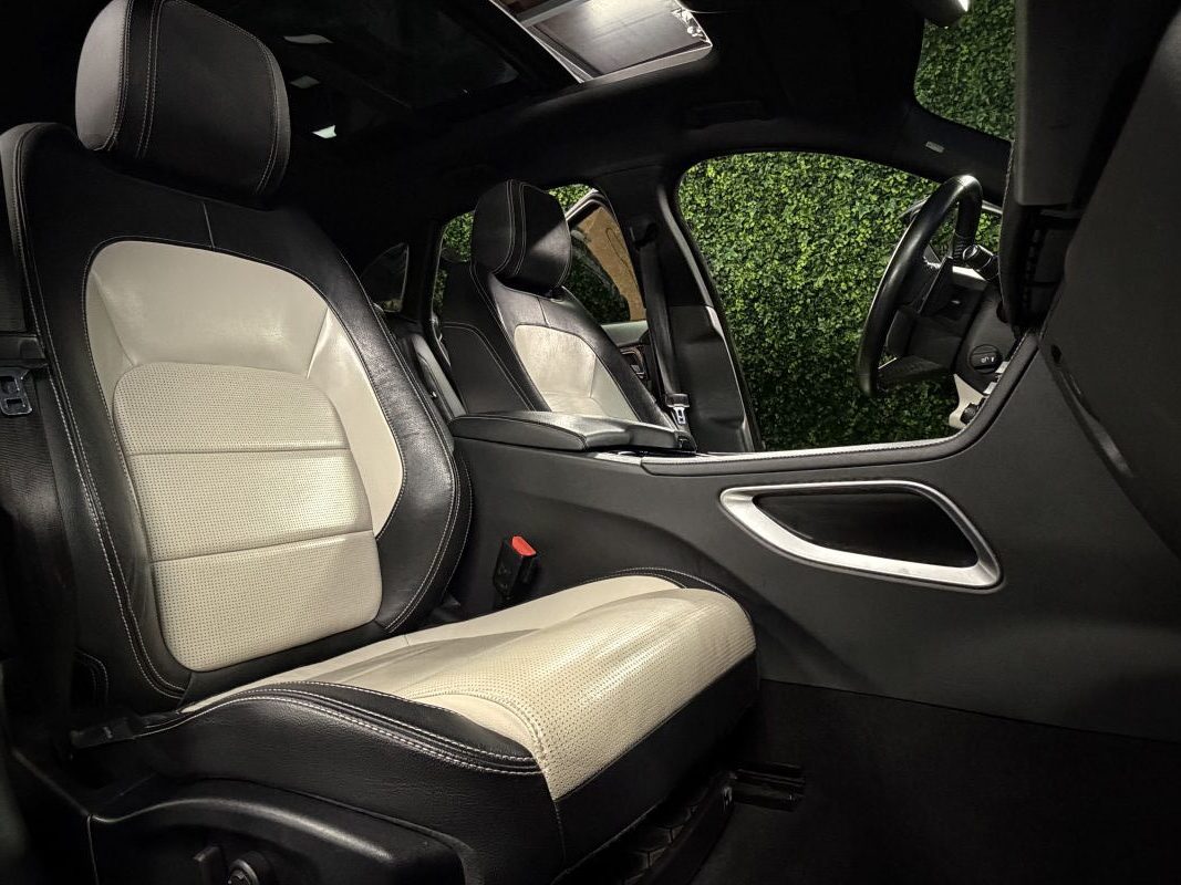 Jaguar F-pace 4x4 2.0 180 Cv BOITE AUTO INTERIEUR CUIR TOIT OUVRANT GRAND GPS - GARANTIE 1 AN
