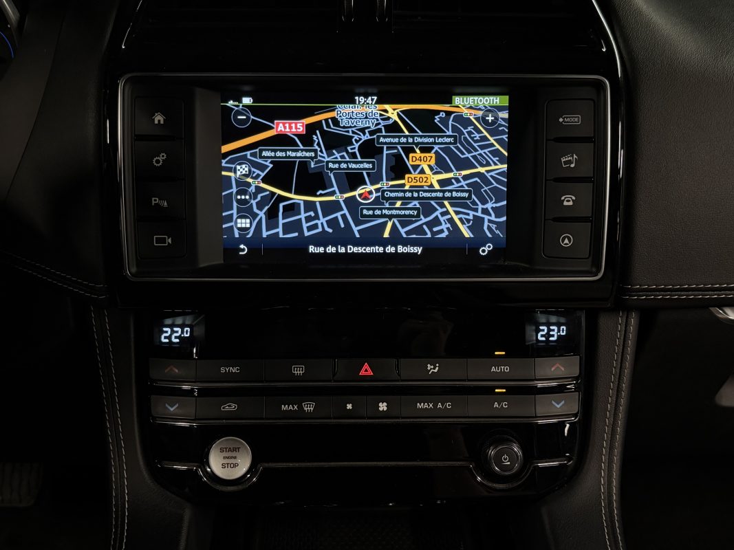 Jaguar F-pace 4x4 2.0 180 Cv BOITE AUTO INTERIEUR CUIR TOIT OUVRANT GRAND GPS - GARANTIE 1 AN