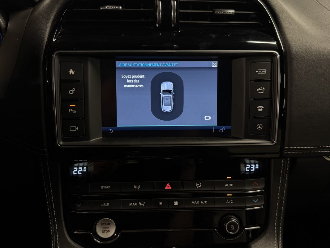 Jaguar F-pace 4x4 2.0 180 Cv BOITE AUTO INTERIEUR CUIR TOIT OUVRANT GRAND GPS - GARANTIE 1 AN