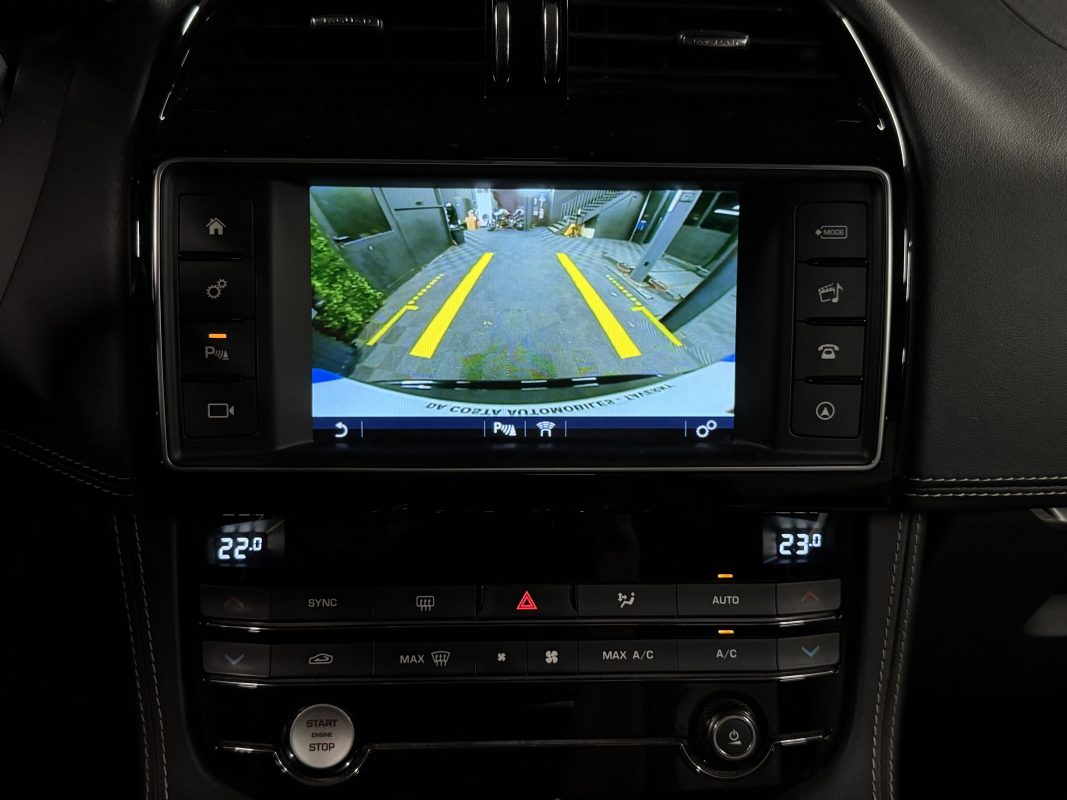 Jaguar F-pace 4x4 2.0 180 Cv BOITE AUTO INTERIEUR CUIR TOIT OUVRANT GRAND GPS - GARANTIE 1 AN