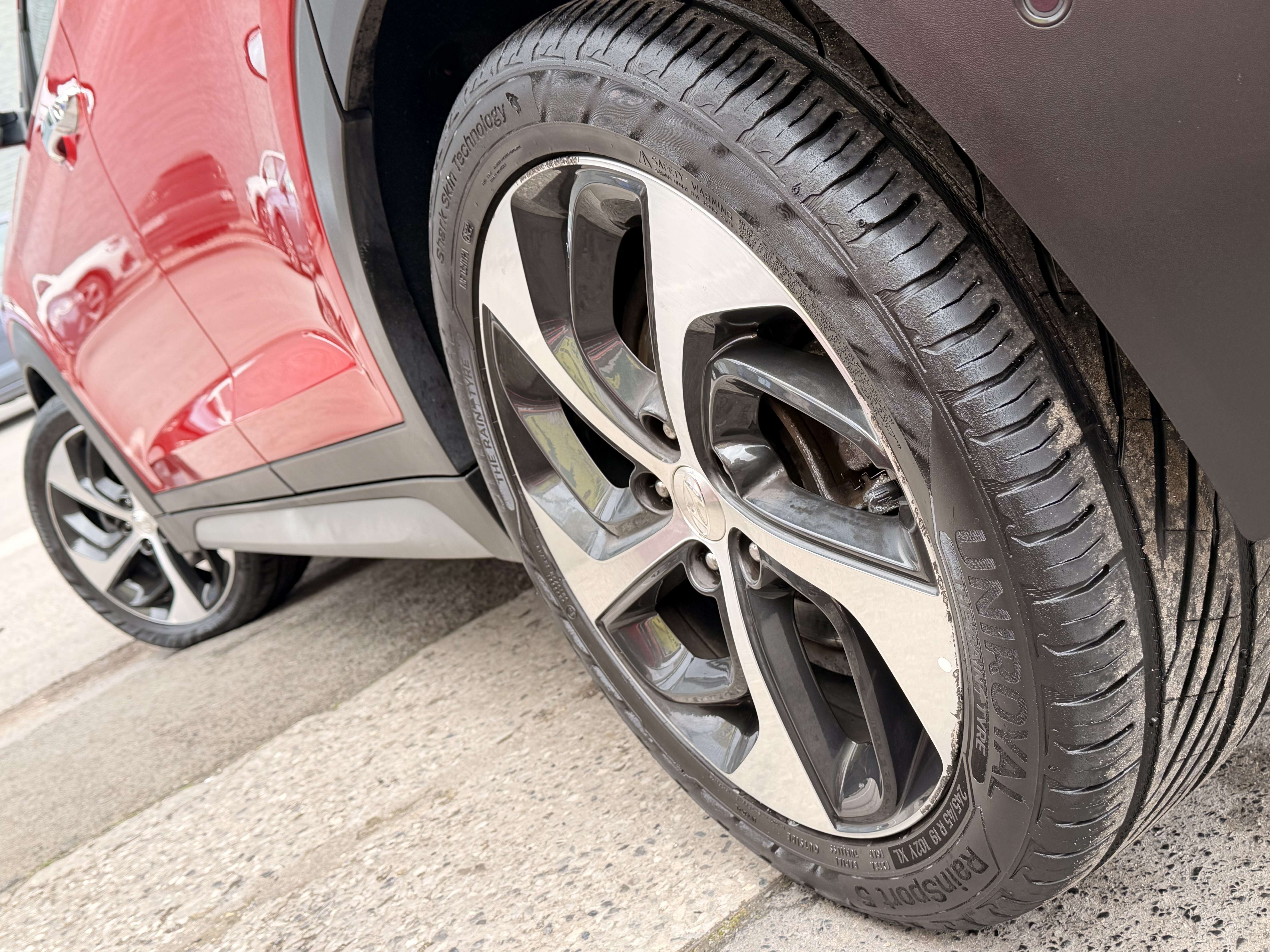 Hyundai TUCSON RESERVEE ••• RESERVEE ••• RESERVEE
