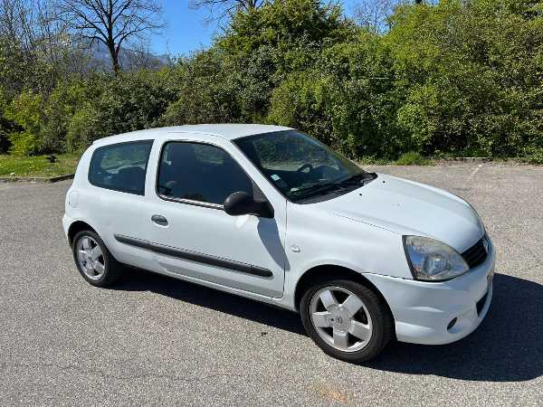 Renault Clio II (2) CAMPUS 1.5 DCI 65 AUTHENTIQUE 3P