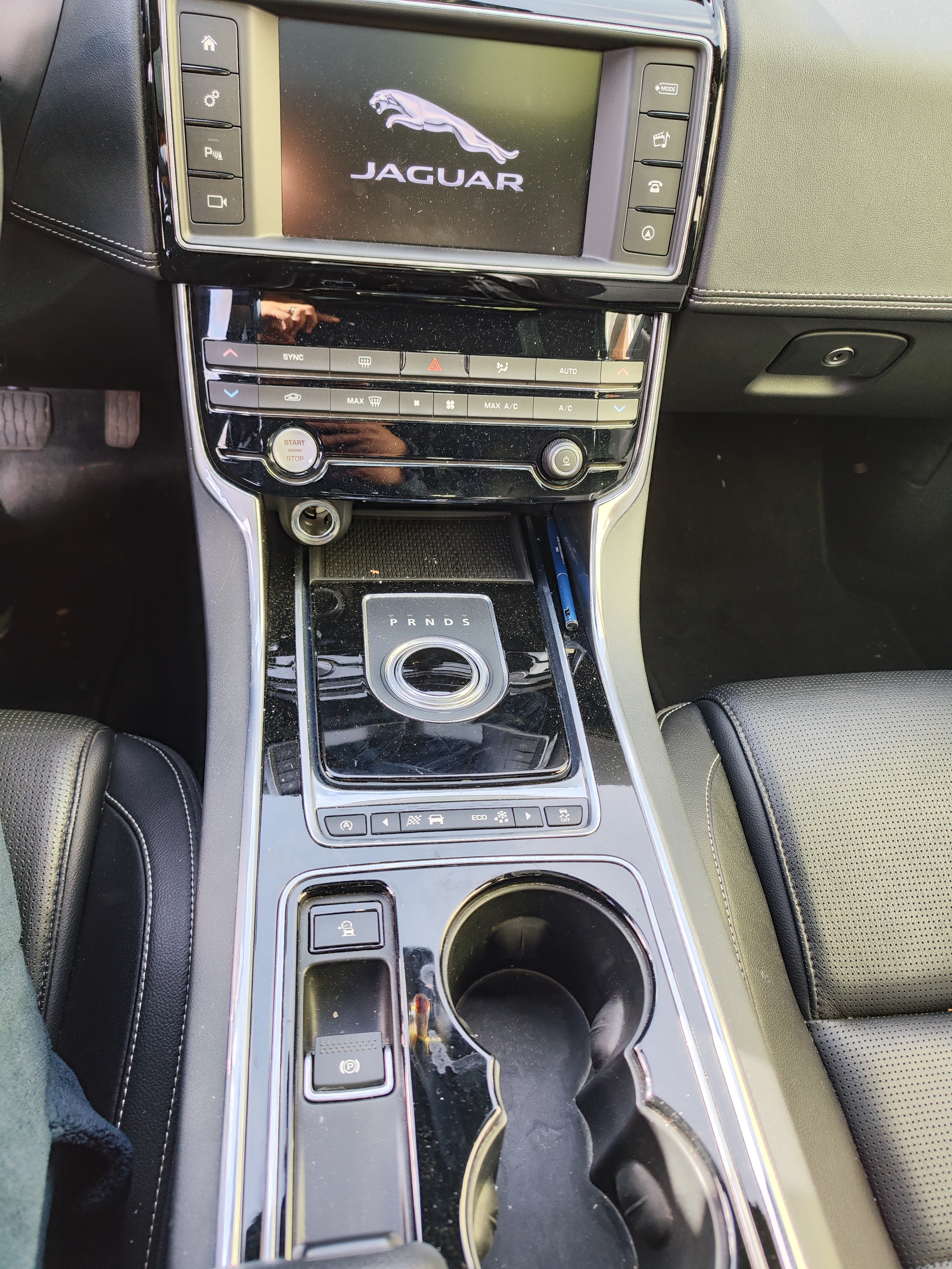Jaguar Xe 2.0D 180 9CV R-SPORT AWD AUTO