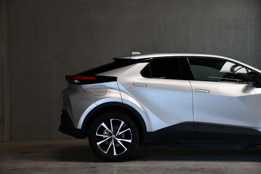 Toyota C-HR Plug-in 19g Co2 - ACC - Stuurwielverw. - Carplay