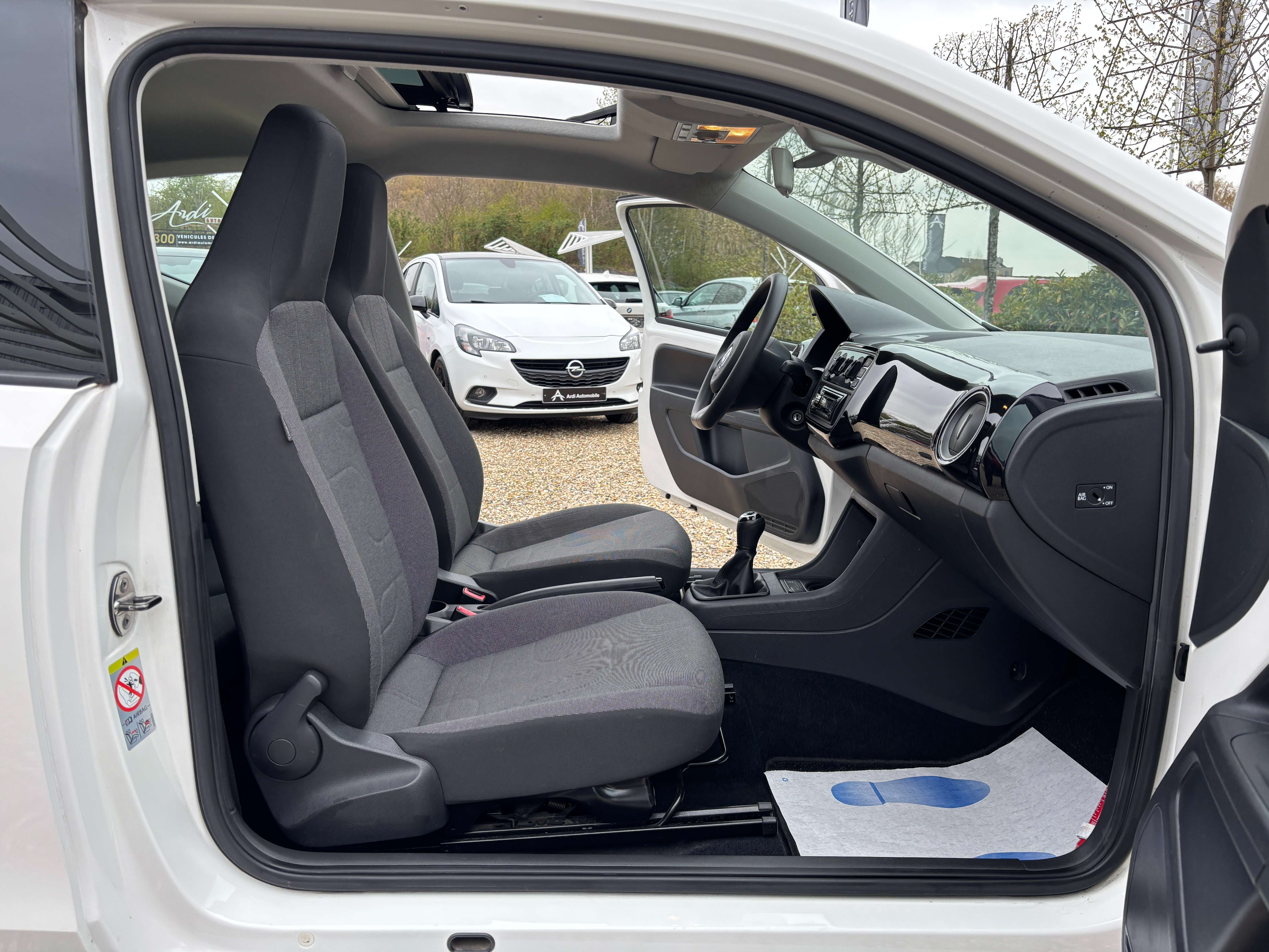 Volkswagen up! 1.0i *TOIT OUVRANT*BLUETOOTH*GARANTIE*
