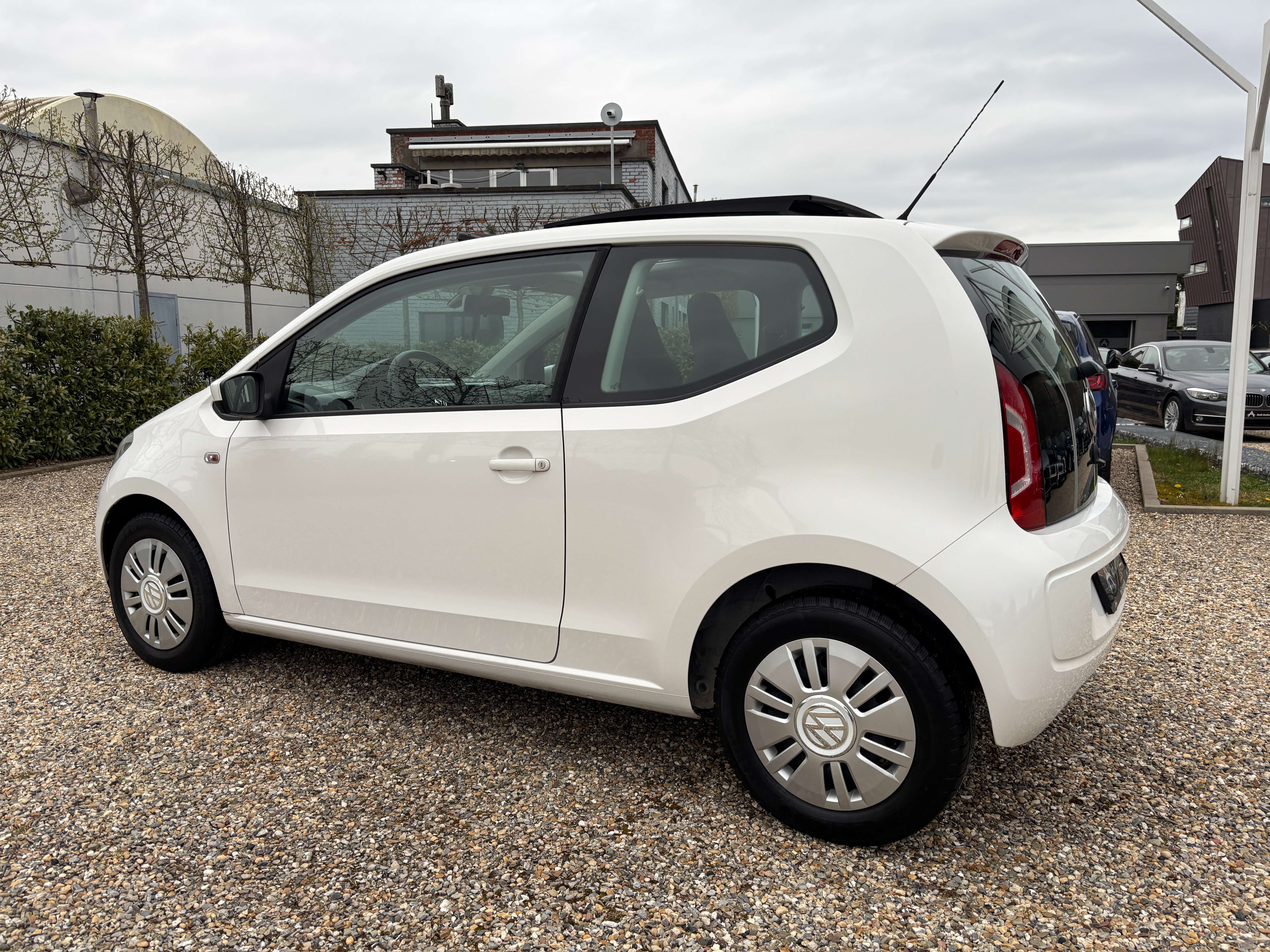 Volkswagen up! 1.0i *TOIT OUVRANT*BLUETOOTH*GARANTIE*