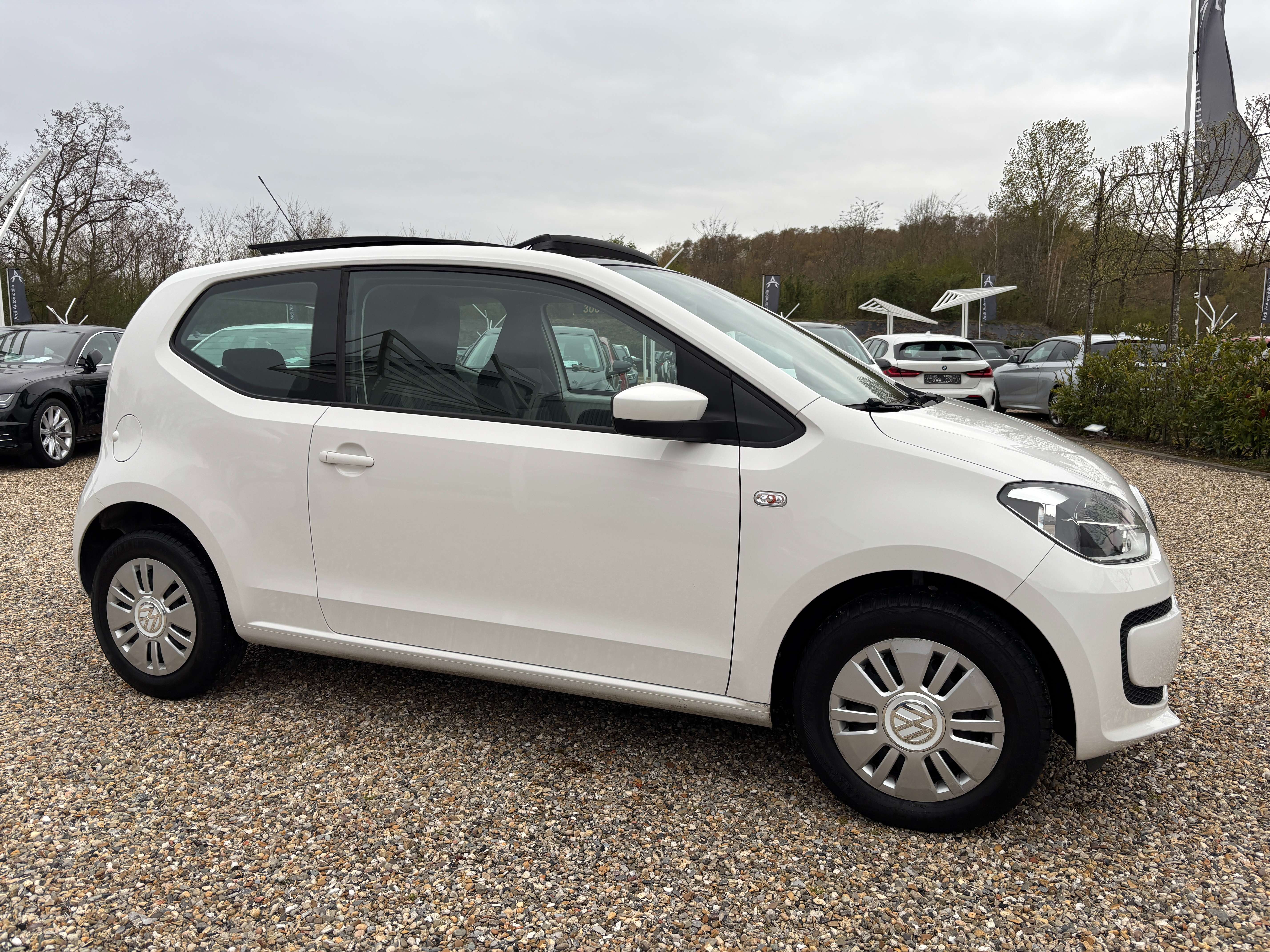 Volkswagen up! 1.0i *TOIT OUVRANT*BLUETOOTH*GARANTIE*