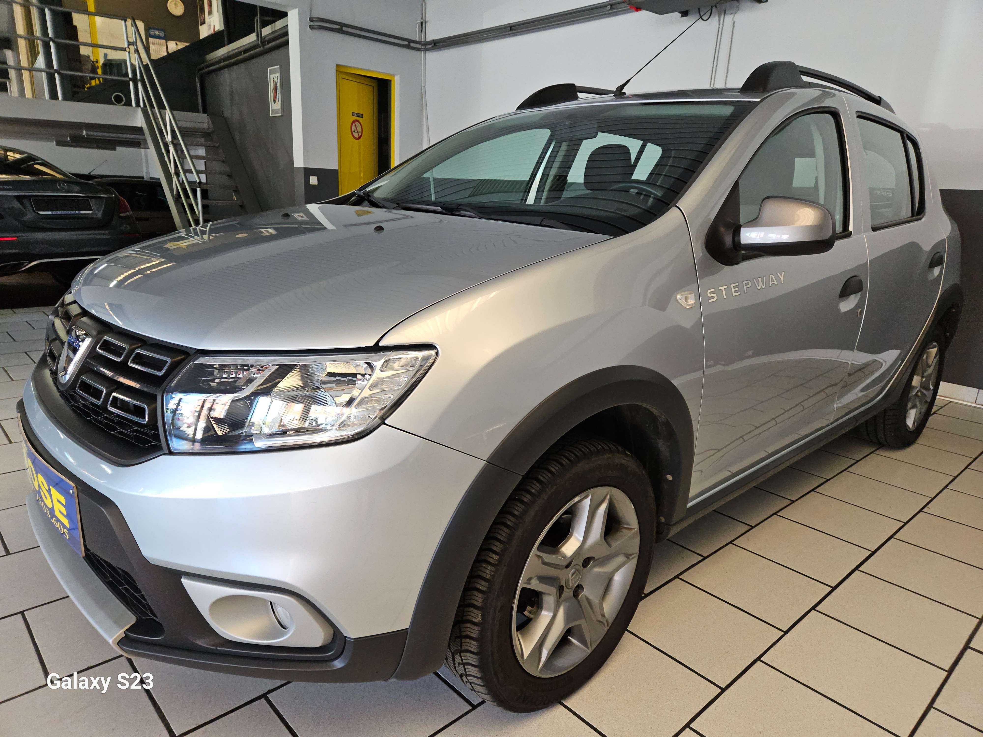 Dacia Sandero Stepway 0.9 TCe 90 CV | NAVI | BLUETOOTH | BARRE DE TOIT | 1ERE MAIN