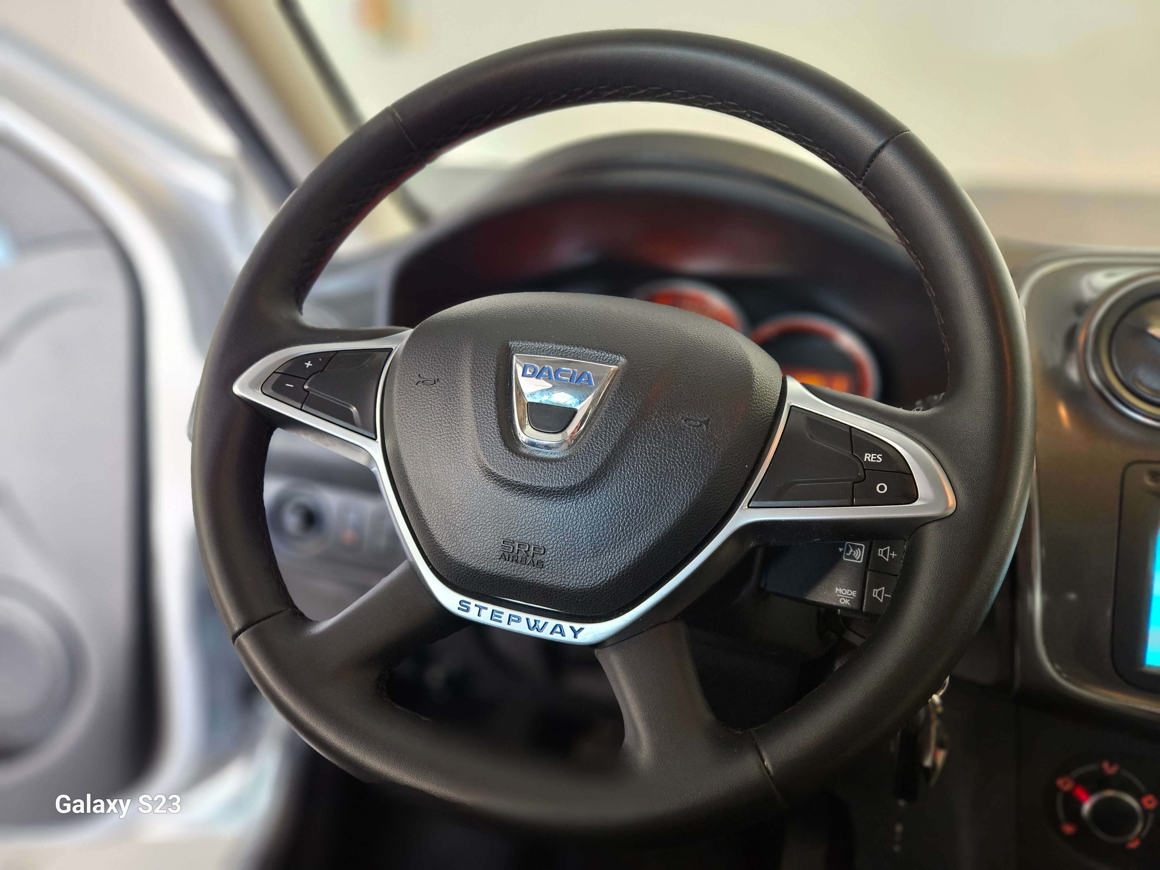 Dacia Sandero Stepway 0.9 TCe 90 CV | NAVI | BLUETOOTH | BARRE DE TOIT | 1ERE MAIN
