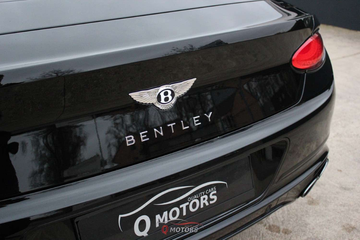 Bentley Continental GT V8 AZURE/PANO/LED/360/ACC/HUD/KEYLESS/MASSAGE